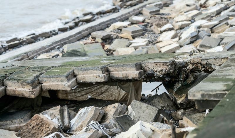 Ninh B&igrave;nh: Tuyến k&egrave; 100 tỷ đồng sạt lở tan hoang sau b&atilde;o- Ảnh 1.