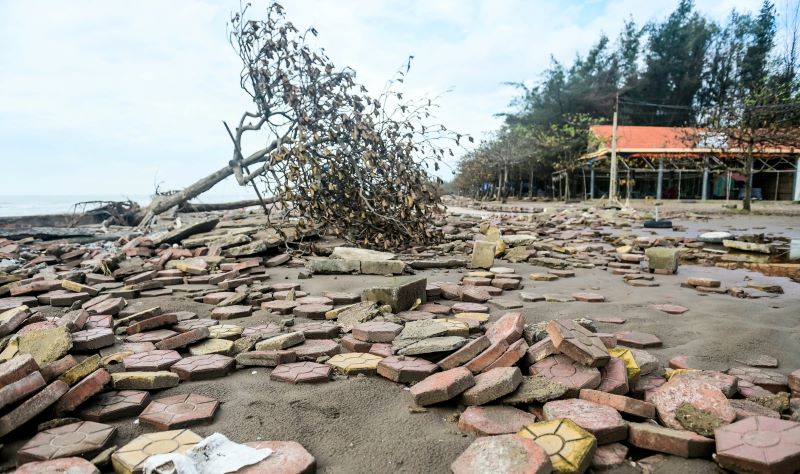 Ninh B&igrave;nh: Tuyến k&egrave; 100 tỷ đồng sạt lở tan hoang sau b&atilde;o- Ảnh 2.