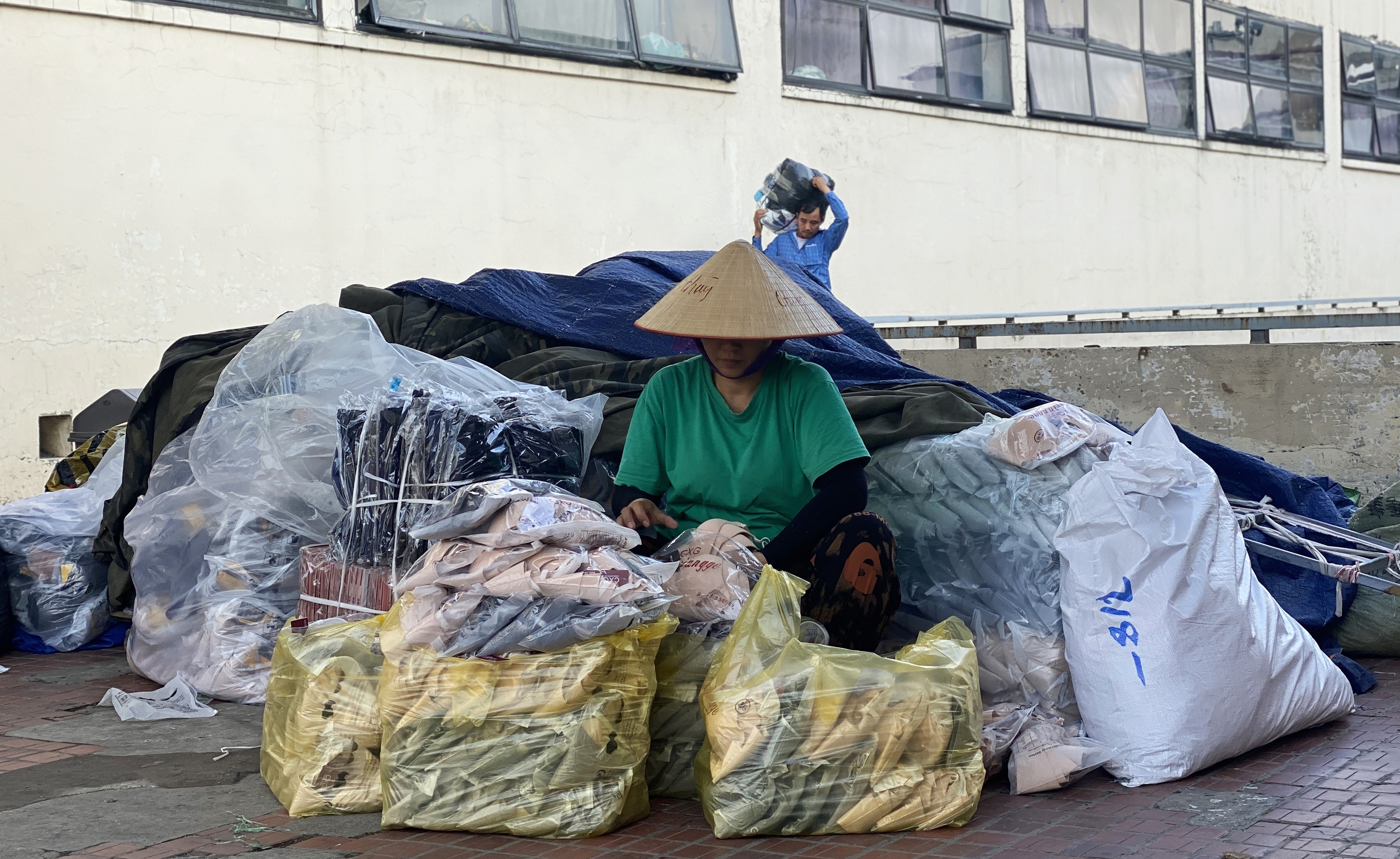 H&agrave; Nội: Chợ Đồng Xu&acirc;n - Từ kh&ocirc;ng gian k&yacute; ức tới "Chợ kh&ocirc;ng r&aacute;c thải"- Ảnh 12.