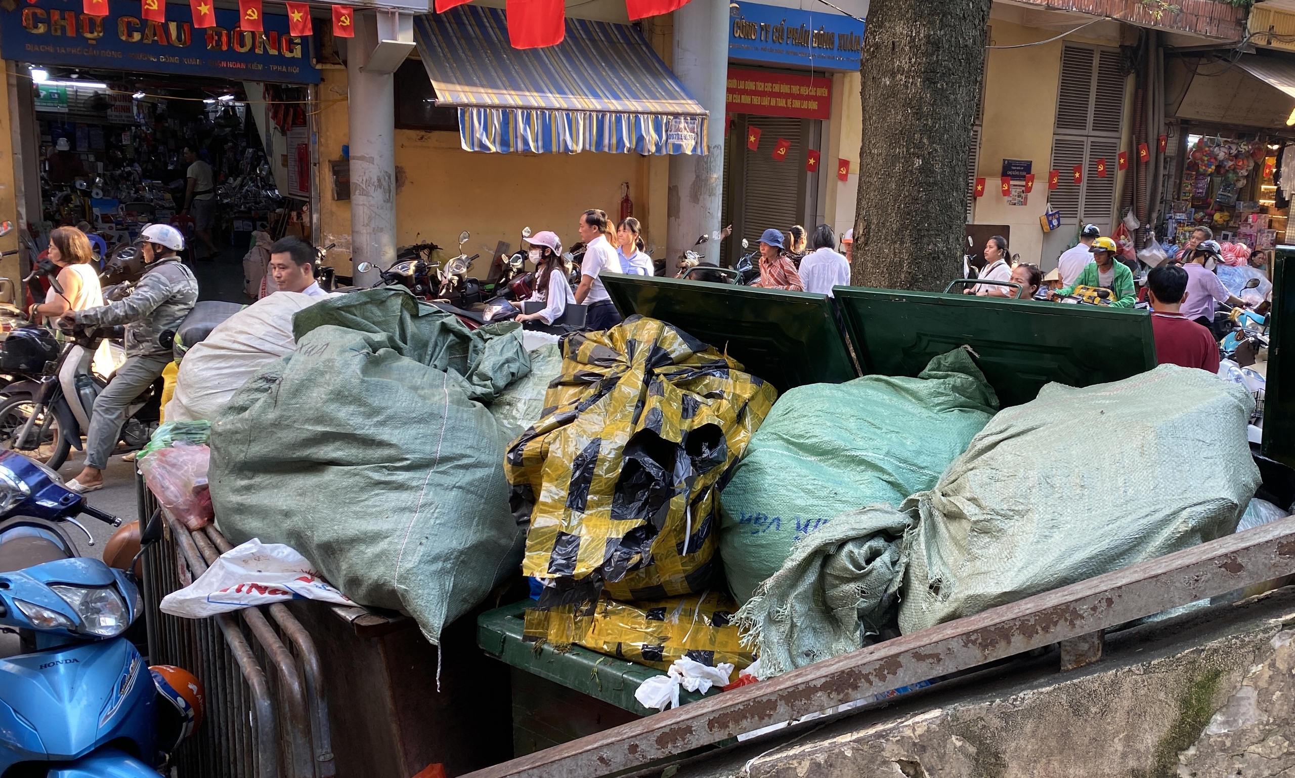 H&agrave; Nội: Chợ Đồng Xu&acirc;n - Từ kh&ocirc;ng gian k&yacute; ức tới "Chợ kh&ocirc;ng r&aacute;c thải"- Ảnh 17.