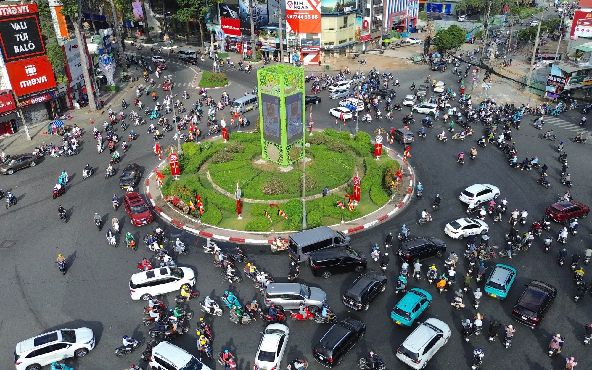 TP.HCM lập v&ugrave;ng ph&aacute;t thải thấp, kiểm so&aacute;t ti&ecirc;u chuẩn m&ocirc;i trường của phương tiện thế n&agrave;o?