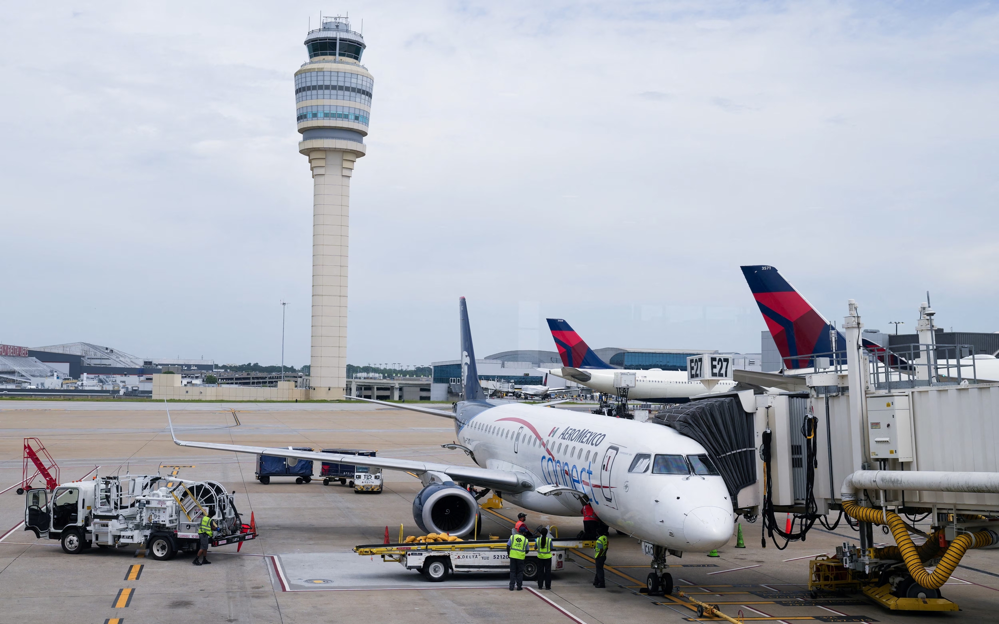 C&aacute;c h&atilde;ng h&agrave;ng kh&ocirc;ng Mỹ hối th&uacute;c FAA nhanh ch&oacute;ng hiện đại h&oacute;a hệ thống kiểm so&aacute;t kh&ocirc;ng lưu