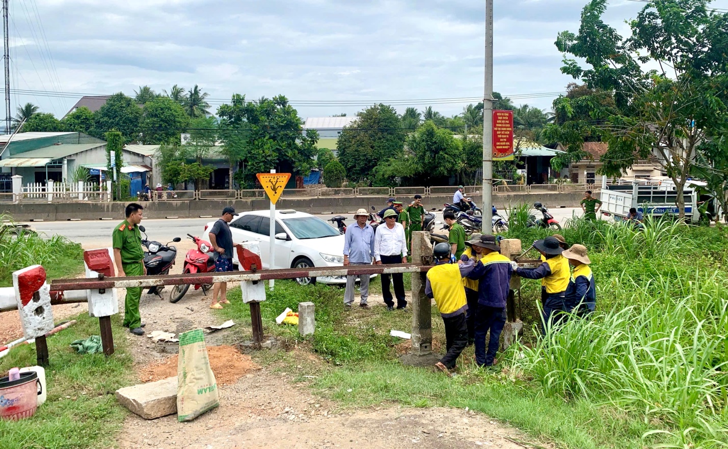Gia Lai: Bảo đảm an to&agrave;n tại c&aacute;c lối đi tự mở băng qua đường sắt- Ảnh 3.