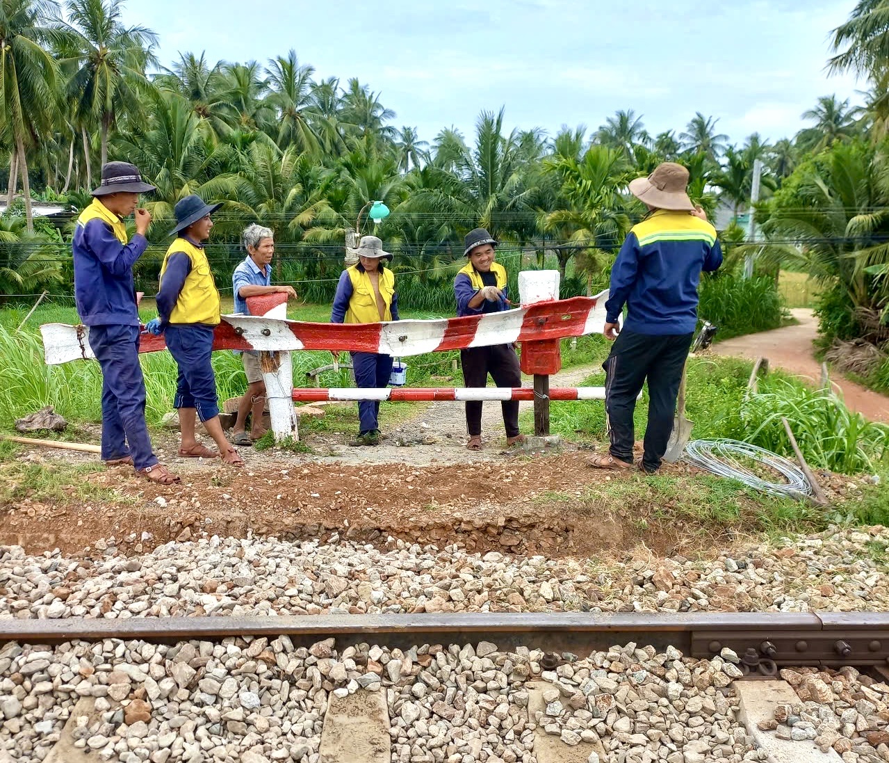 Gia Lai: Bảo đảm an to&agrave;n tại c&aacute;c lối đi tự mở băng qua đường sắt- Ảnh 5.