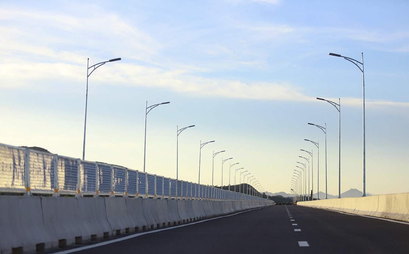 Miễn ph&iacute; đường bộ cho &ocirc; t&ocirc; chở h&agrave;ng cứu trợ tr&ecirc;n cao tốc Diễn Ch&acirc;u - B&atilde;i Vọt- Ảnh 1.