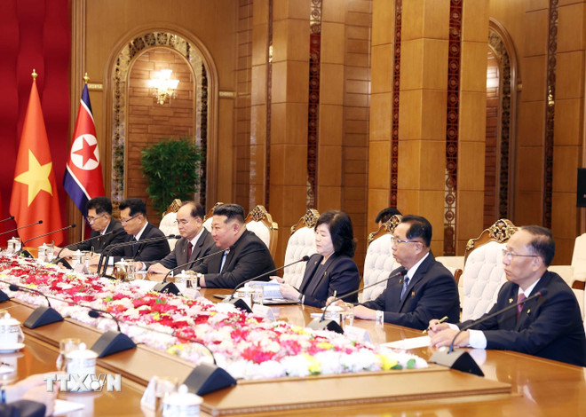 Tổng B&iacute; thư T&ocirc; L&acirc;m hội đ&agrave;m với Tổng B&iacute; thư, Chủ tịch Quốc vụ Triều Ti&ecirc;n Kim Jong Un- Ảnh 2.