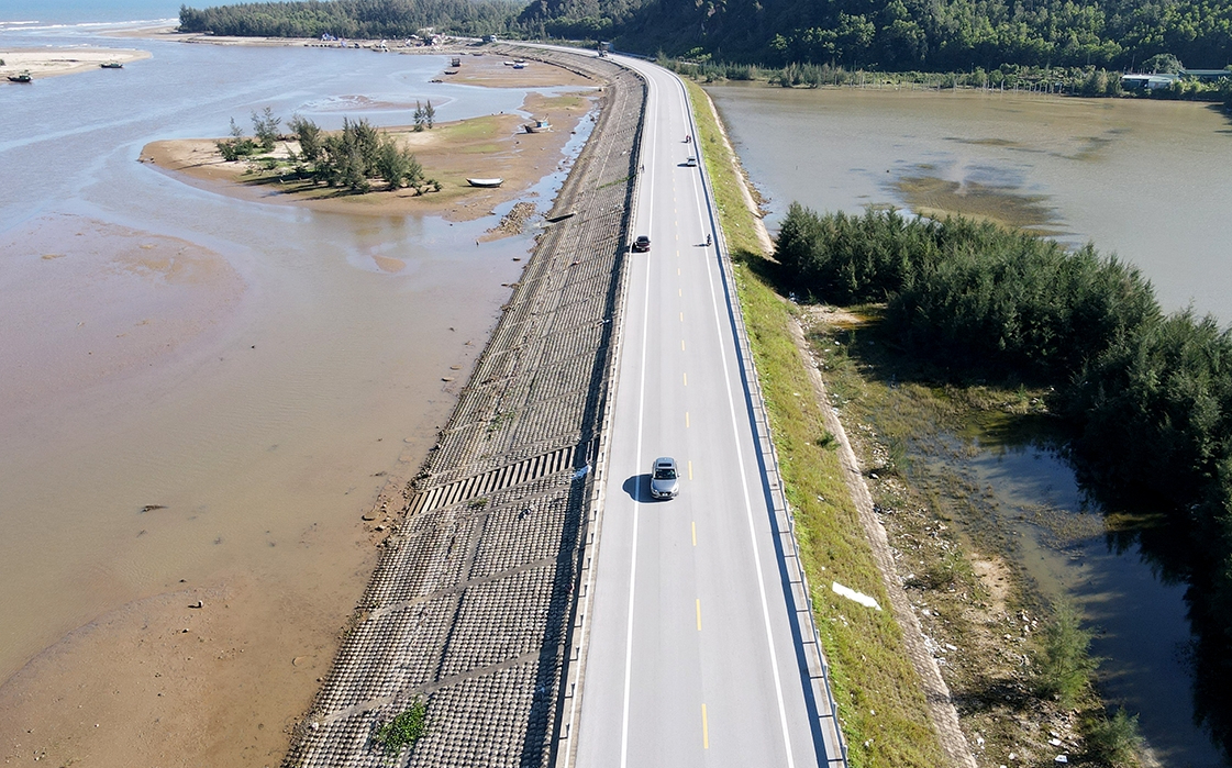 H&agrave; Tĩnh h&igrave;nh th&agrave;nh trục ph&aacute;t triển li&ecirc;n v&ugrave;ng nhờ đường ven biển- Ảnh 2.