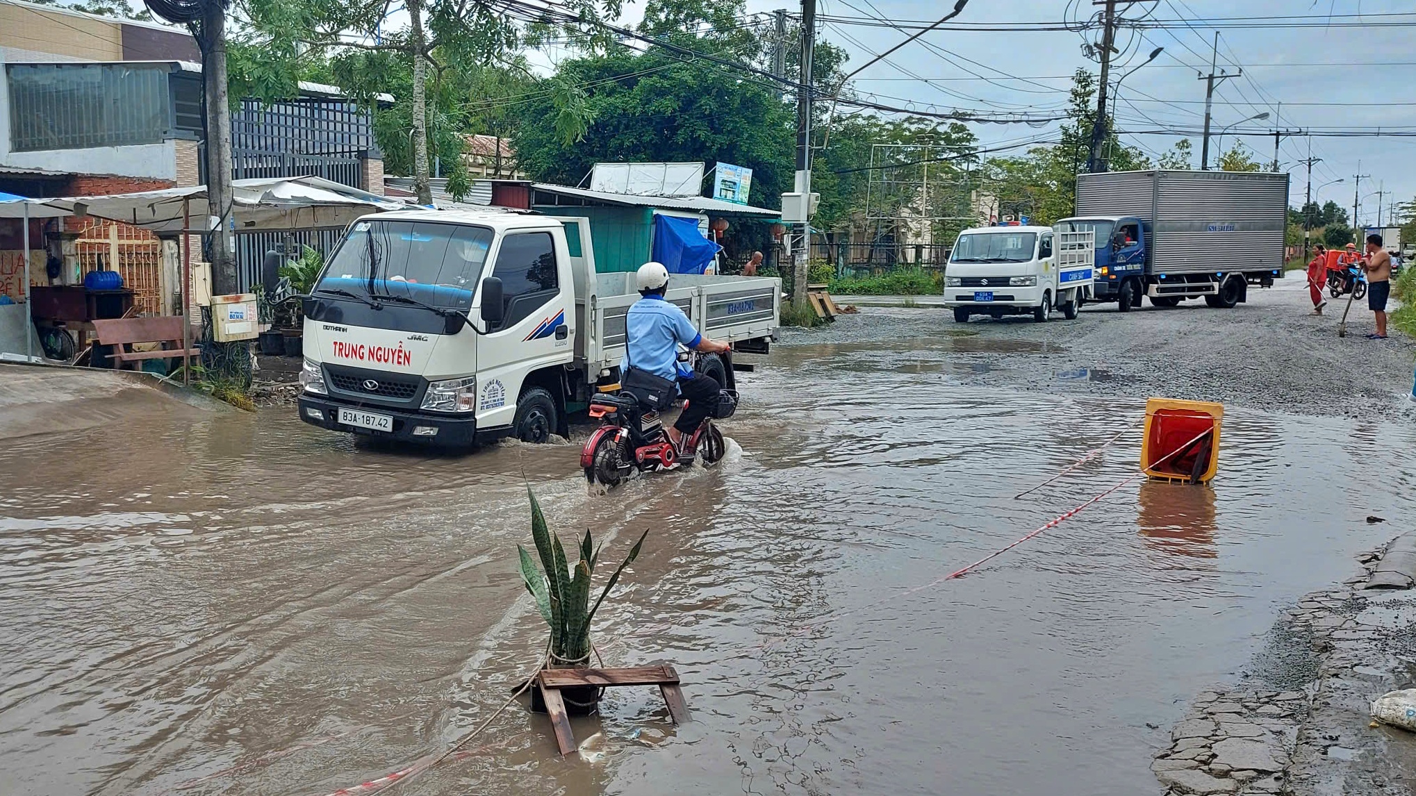 Khẩn trương sửa chữa tuyến đường Mậu Th&acirc;n bị xuống cấp ở C&agrave; Mau- Ảnh 4.