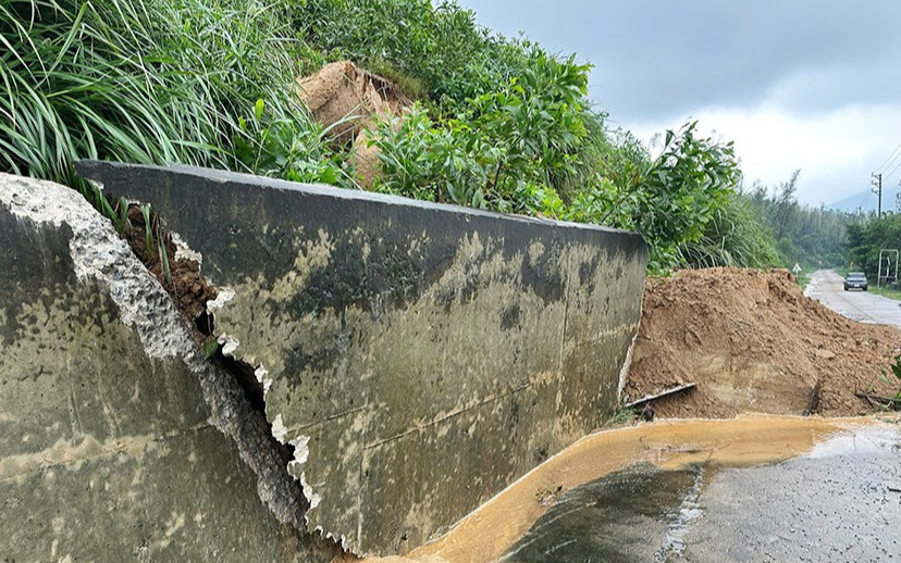 Mưa lũ bủa v&acirc;y v&ugrave;ng hạ du hồ Kẻ Gỗ, nhiều th&ocirc;n ngập s&acirc;u- Ảnh 5.