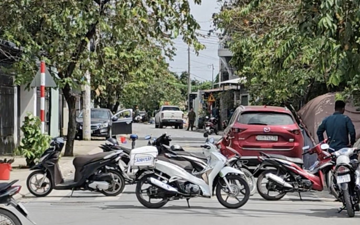 TP.HCM: Ph&aacute;t hiện thi thể c&ocirc; g&aacute;i trong cốp &ocirc; t&ocirc; đậu ven đường
