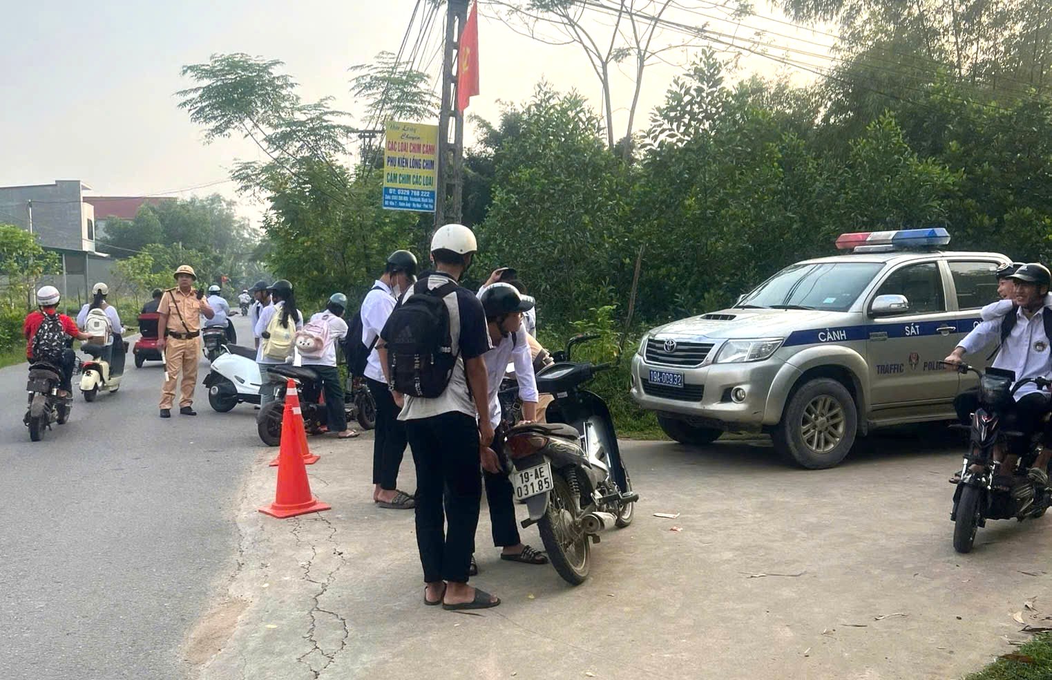 Ph&uacute; Thọ: Tr&aacute;ch nhiệm của phụ huynh trong chấp h&agrave;nh quy định về tuổi điều khiển phương tiện- Ảnh 1.