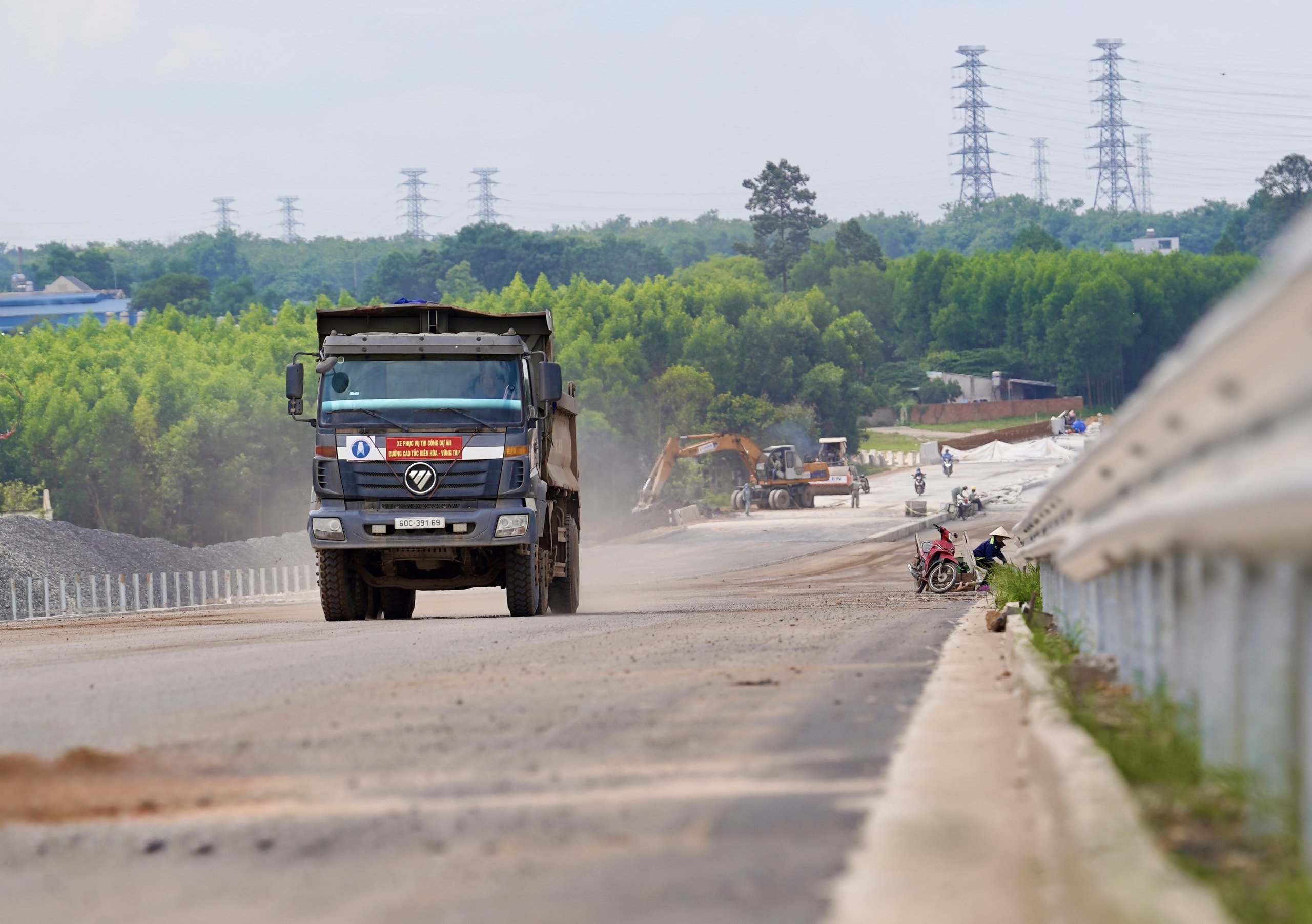 Bộ trưởng Trần Hồng Minh: Dốc to&agrave;n lực "trận đua cuối" th&ocirc;ng xe kỹ thuật cao tốc v&agrave;o 19/12- Ảnh 14.
