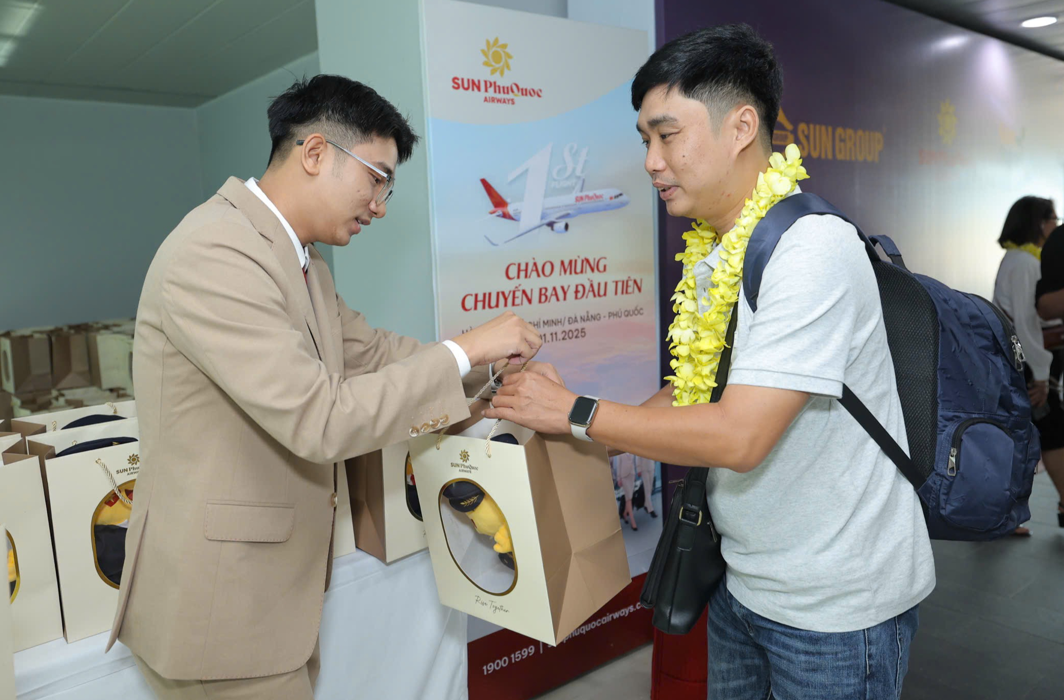 Chuyến bay đầu ti&ecirc;n của Sun PhuQuoc Airways ch&iacute;nh thức cất c&aacute;nh- Ảnh 15.