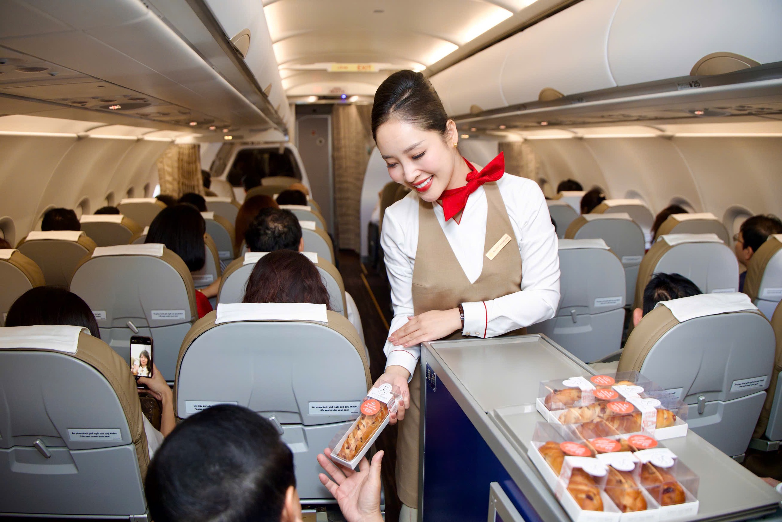 Chuyến bay đầu ti&ecirc;n của Sun PhuQuoc Airways ch&iacute;nh thức cất c&aacute;nh- Ảnh 10.