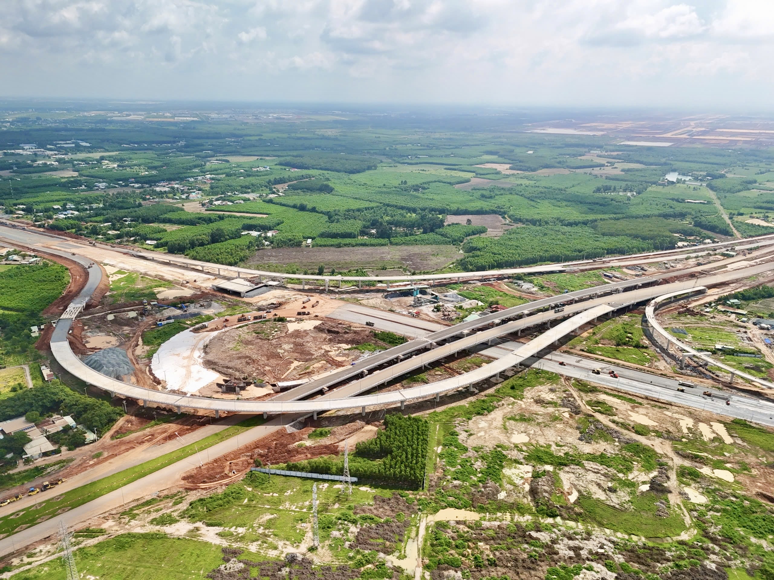 Bộ trưởng Trần Hồng Minh chỉ đạo "thi công sân bay Long Thành đến đâu, sạch đẹp đến đó"- Ảnh 2. Bộ trưởng Trần Hồng Minh chỉ đạo "thi công sân bay Long Thành đến đâu, sạch đẹp đến đó"- Ảnh 2.