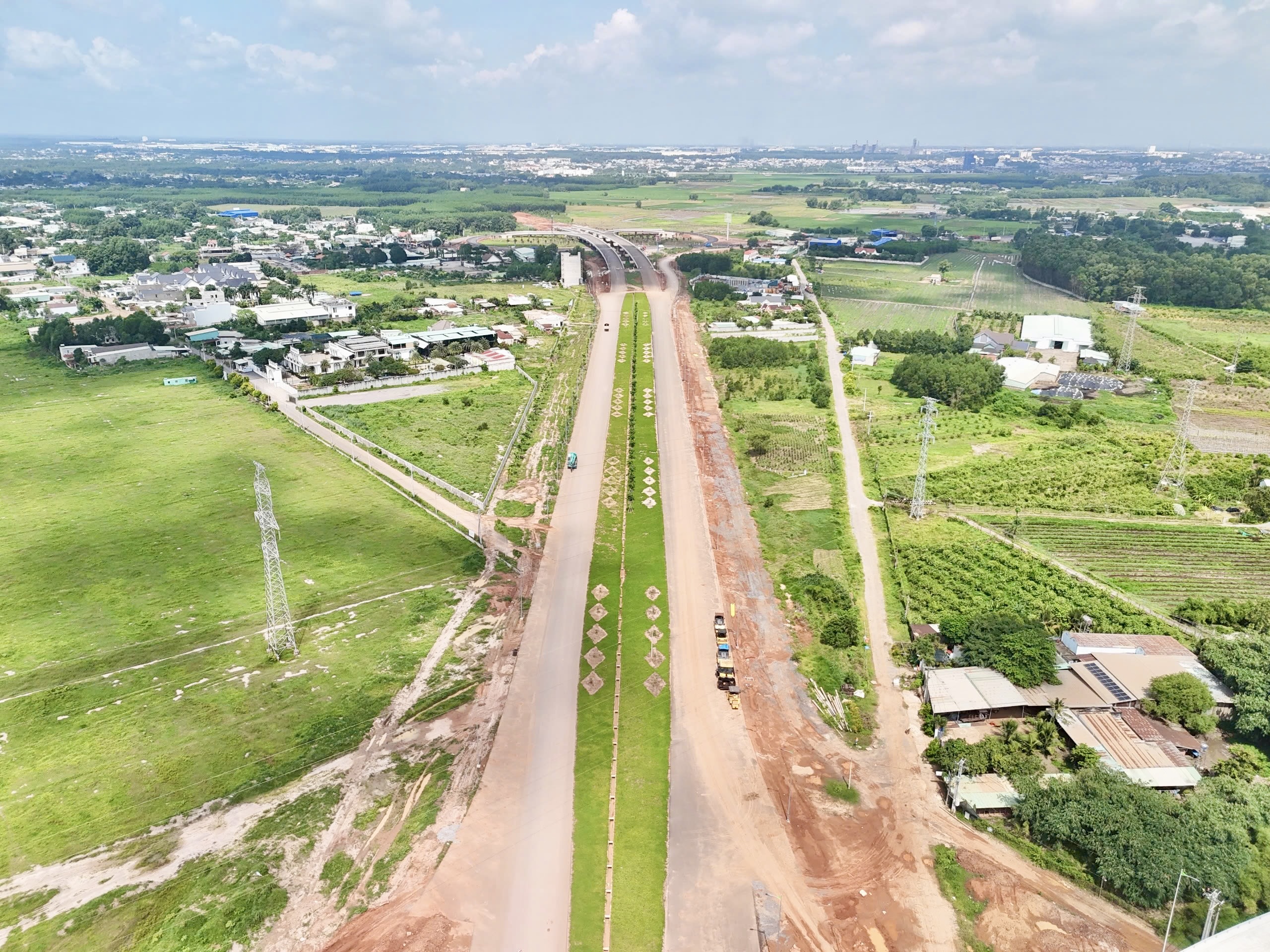 Bộ trưởng Trần Hồng Minh chỉ đạo "thi công sân bay Long Thành đến đâu, sạch đẹp đến đó"- Ảnh 20. Bộ trưởng Trần Hồng Minh chỉ đạo "thi công sân bay Long Thành đến đâu, sạch đẹp đến đó"- Ảnh 20.