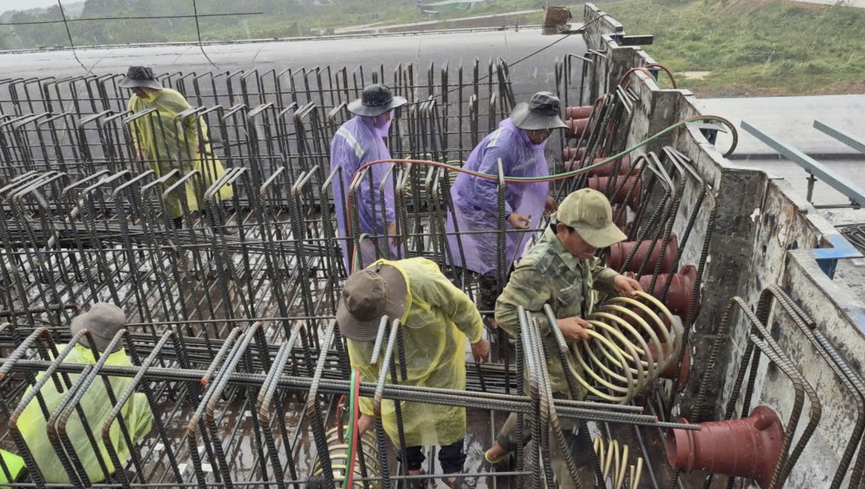 Bộ trưởng Trần Hồng Minh: Dốc to&agrave;n lực "trận đua cuối" th&ocirc;ng xe kỹ thuật cao tốc v&agrave;o 19/12- Ảnh 11.