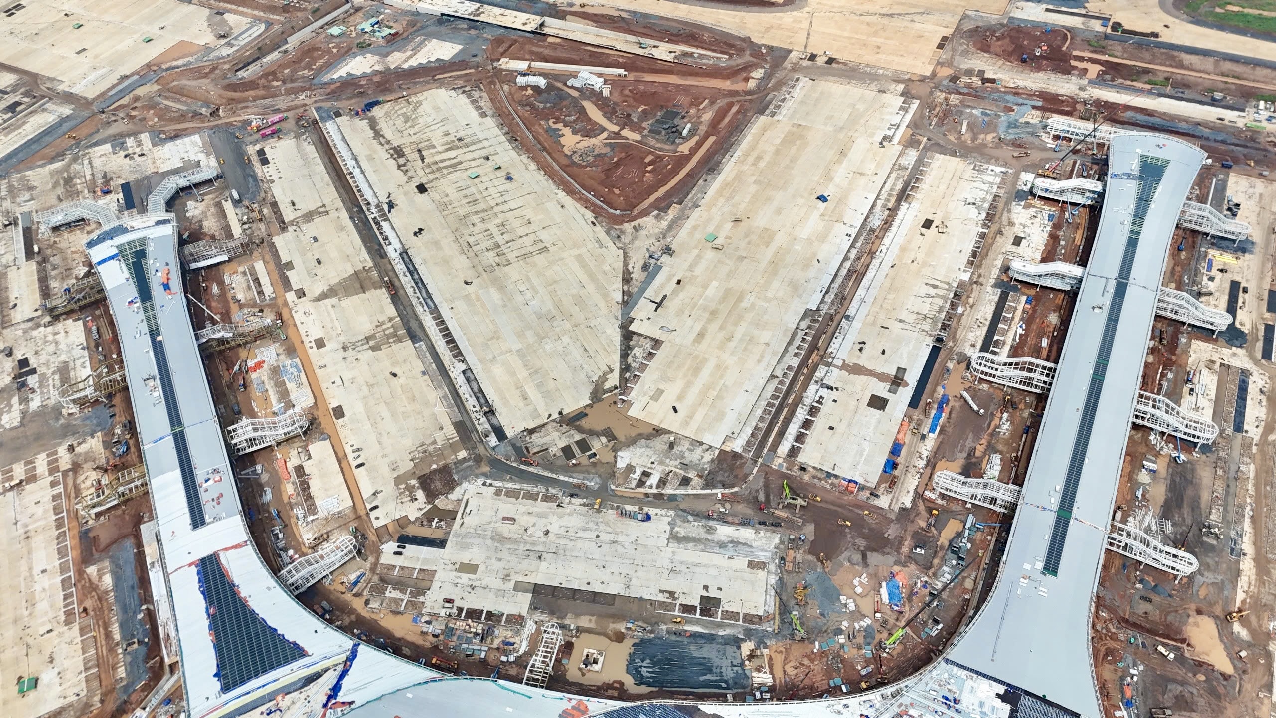 Bộ trưởng Trần Hồng Minh chỉ đạo "thi công sân bay Long Thành đến đâu, sạch đẹp đến đó"- Ảnh 18. Bộ trưởng Trần Hồng Minh chỉ đạo "thi công sân bay Long Thành đến đâu, sạch đẹp đến đó"- Ảnh 18.