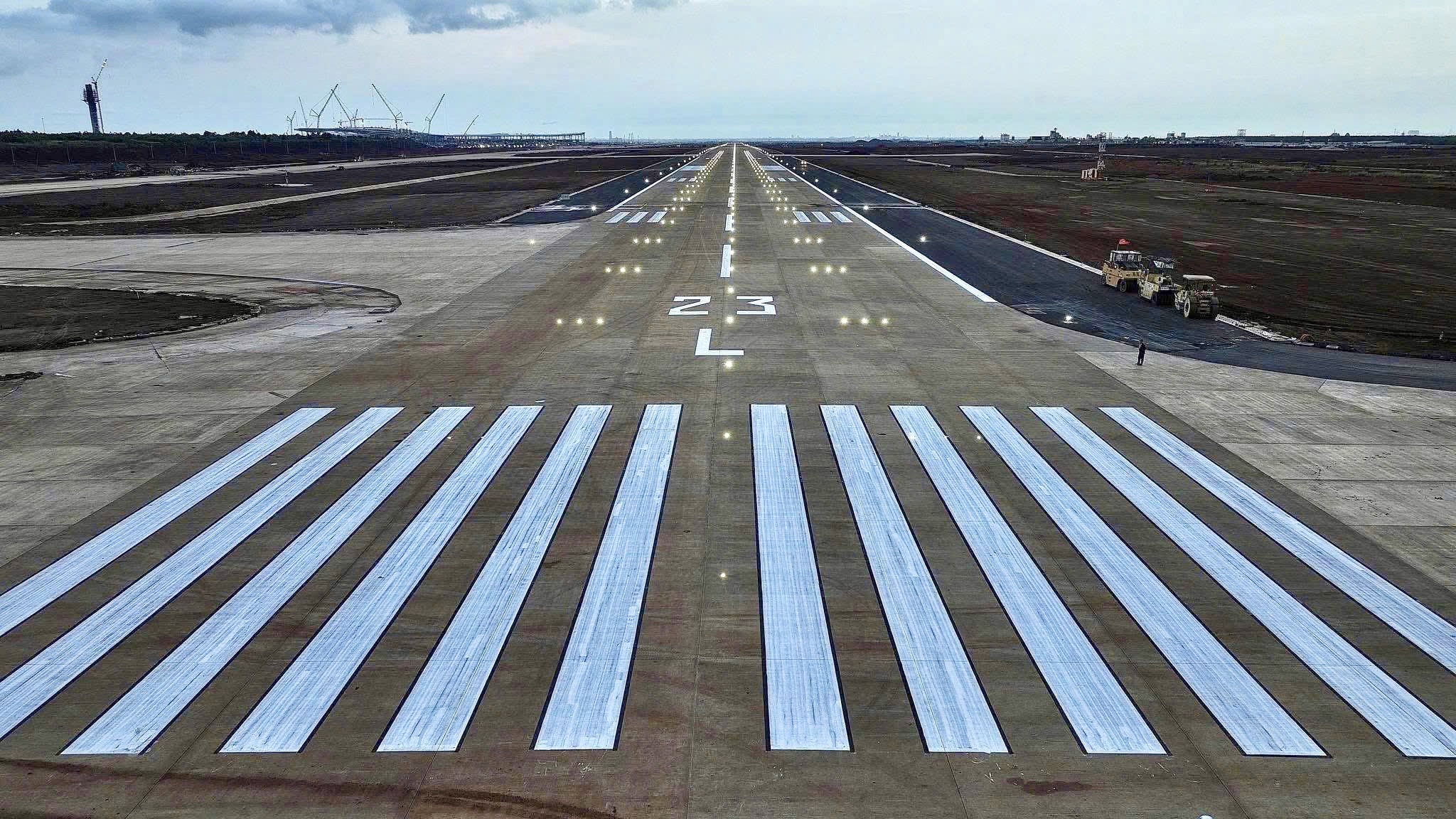 Bộ trưởng Trần Hồng Minh chỉ đạo "thi công sân bay Long Thành đến đâu, sạch đẹp đến đó"- Ảnh 15. Bộ trưởng Trần Hồng Minh chỉ đạo "thi công sân bay Long Thành đến đâu, sạch đẹp đến đó"- Ảnh 15.