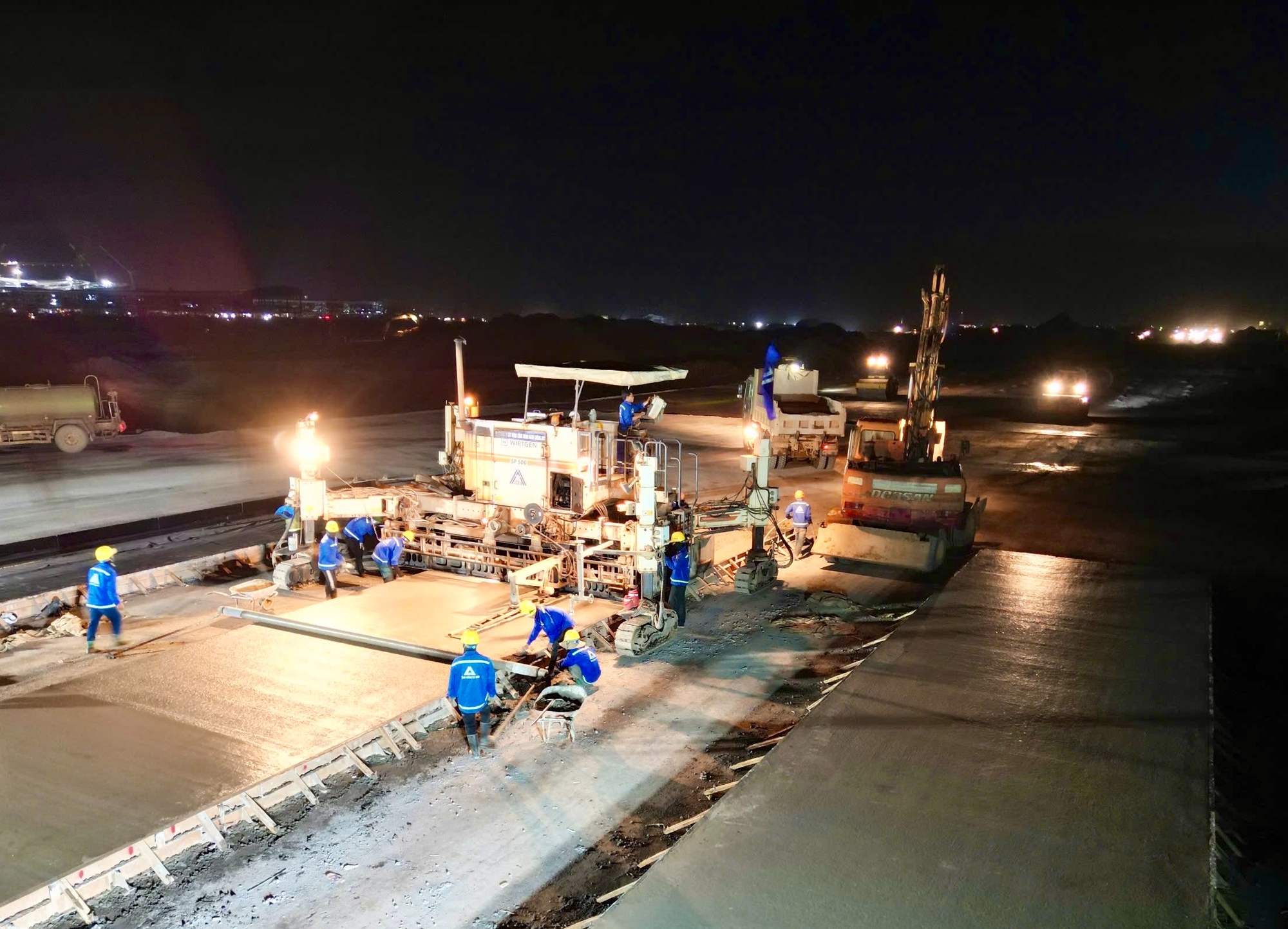 Bộ trưởng Trần Hồng Minh chỉ đạo "thi công sân bay Long Thành đến đâu, sạch đẹp đến đó"- Ảnh 19. Bộ trưởng Trần Hồng Minh chỉ đạo "thi công sân bay Long Thành đến đâu, sạch đẹp đến đó"- Ảnh 19.