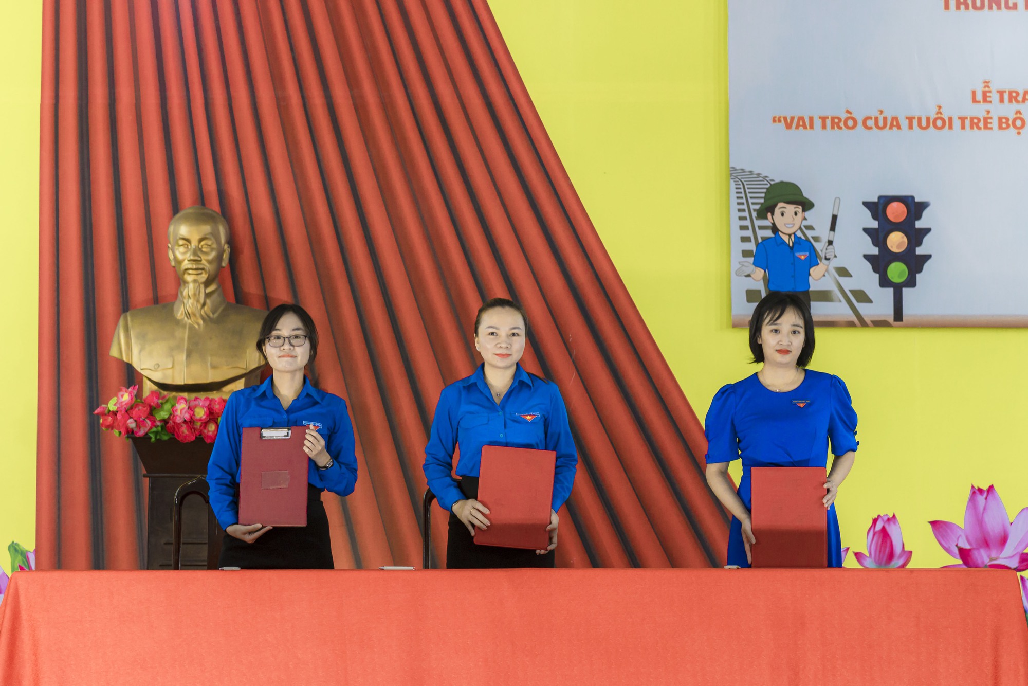 Tuổi trẻ Bộ X&acirc;y dựng lan tỏa văn h&oacute;a giao th&ocirc;ng, bảo đảm an to&agrave;n đường sắt- Ảnh 2.
