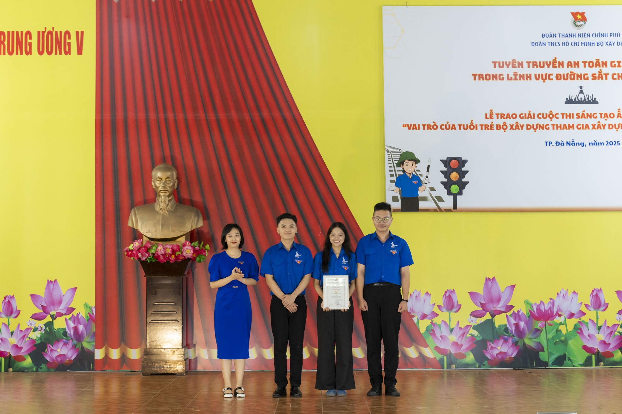 Tuổi trẻ Bộ X&acirc;y dựng lan tỏa văn h&oacute;a giao th&ocirc;ng, bảo đảm an to&agrave;n đường sắt- Ảnh 3.
