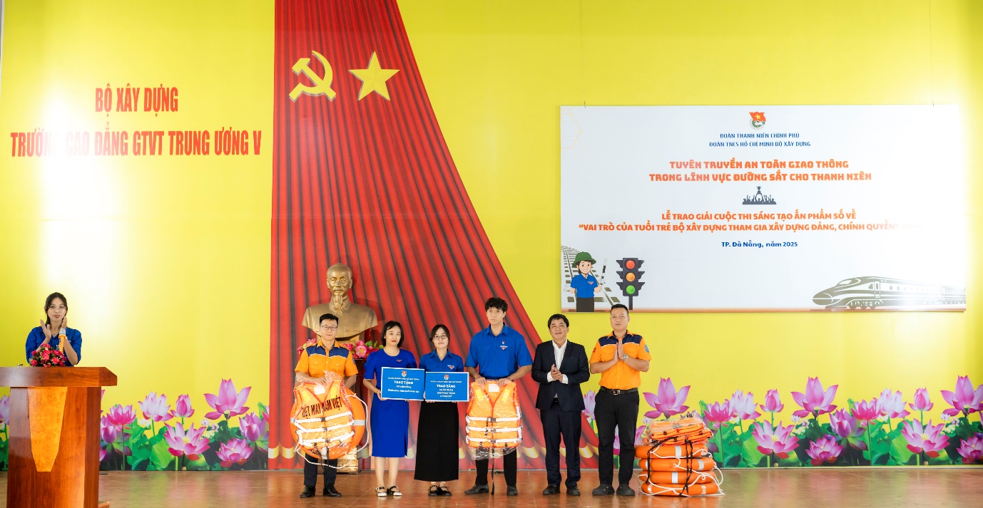 Tuổi trẻ Bộ X&acirc;y dựng lan tỏa văn h&oacute;a giao th&ocirc;ng, bảo đảm an to&agrave;n đường sắt- Ảnh 7.