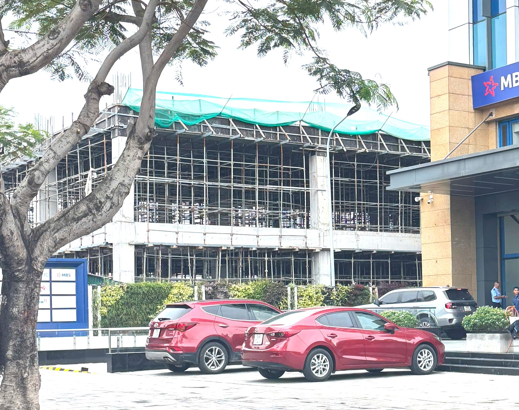 Sập gi&agrave;n gi&aacute;o tại Hải Ph&ograve;ng, 2 người chết, 1 người bị thương- Ảnh 2.