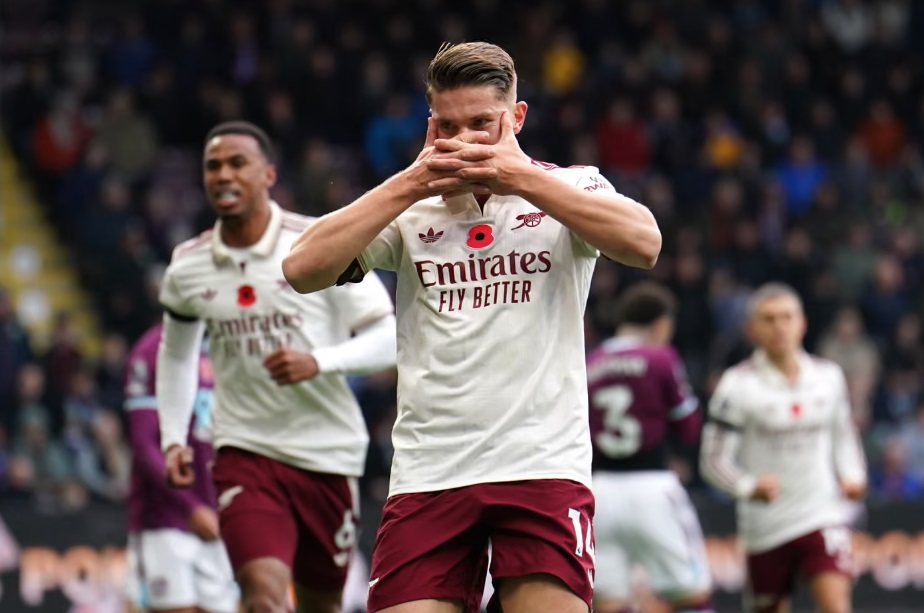 Thắng nhẹ Burnley, Arsenal giữ vững ngôi đầu bảng Ngoại hạng Anh- Ảnh 1. Thắng nhẹ Burnley, Arsenal giữ vững ngôi đầu bảng Ngoại hạng Anh- Ảnh 1.