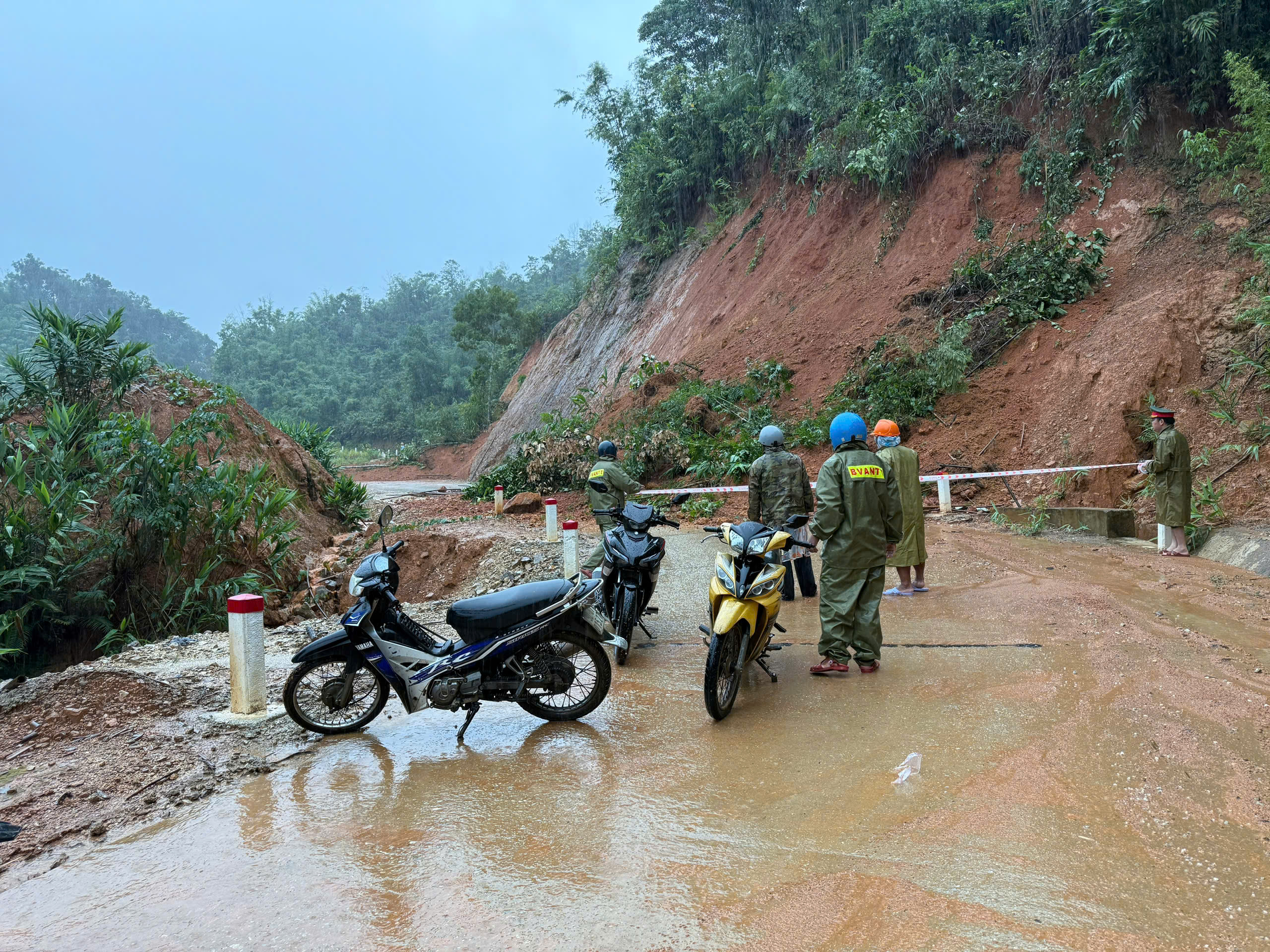 Đ&agrave; Nẵng chi 200 tỷ đồng hỗ trợ người d&acirc;n, khắc phục c&ocirc;ng tr&igrave;nh hạ tầng sau mưa lũ- Ảnh 1.