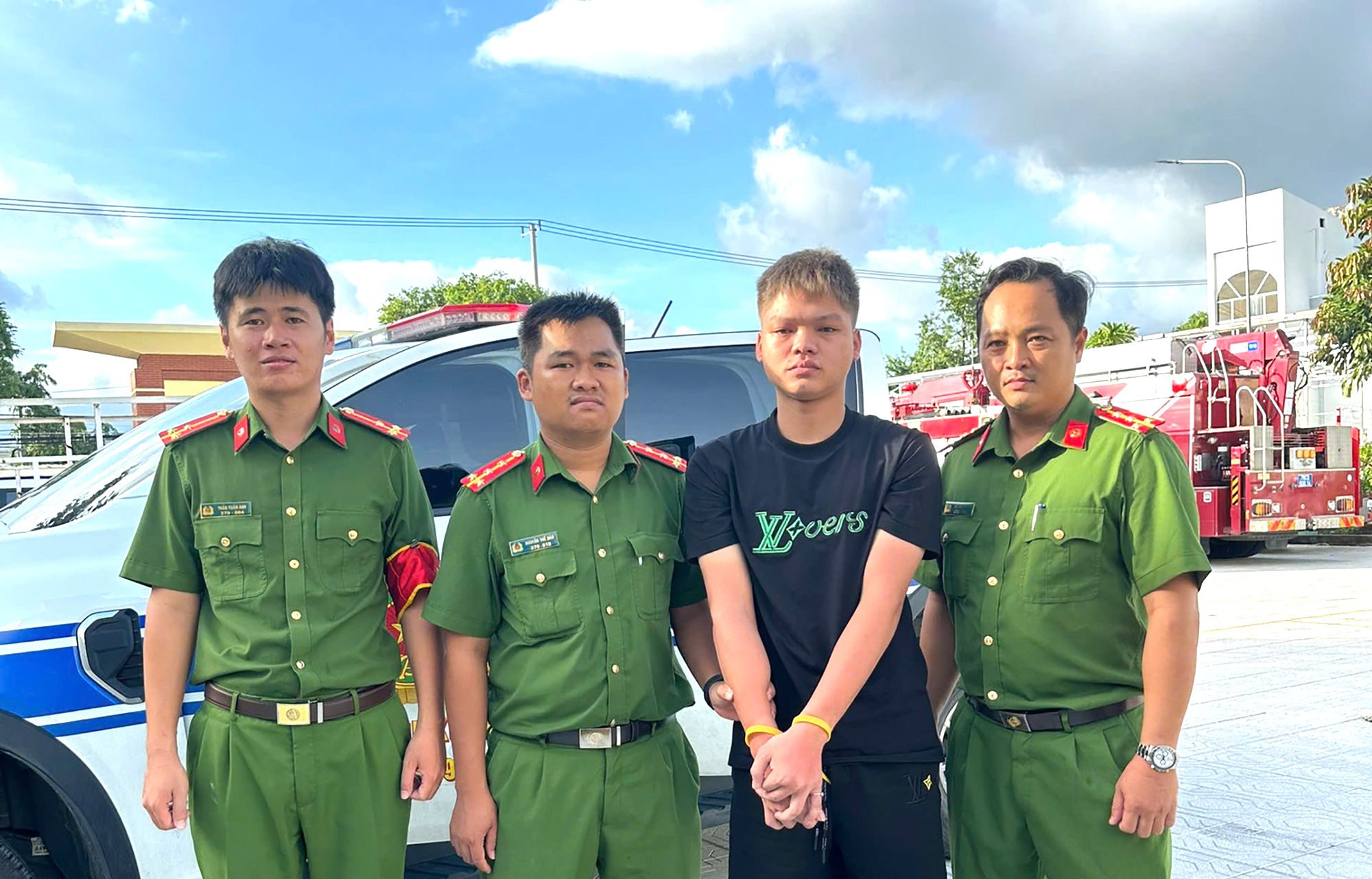 Kh&aacute;nh H&ograve;a: Bắt giữ đối tượng cướp tiệm v&agrave;ng tr&ecirc;n đường chạy trốn- Ảnh 1.