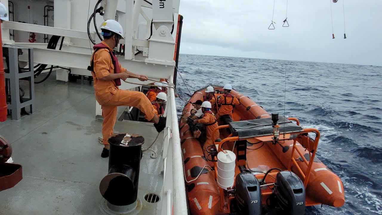 Cứu hơn 760 người gặp nạn tr&ecirc;n biển trong 10 th&aacute;ng- Ảnh 1.