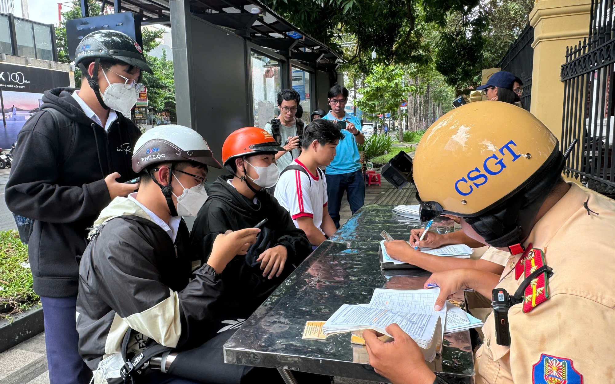 TP.HCM ph&aacute;t động cuộc thi trực tuyến &ldquo;T&igrave;m hiểu ph&aacute;p luật về an to&agrave;n giao th&ocirc;ng&rdquo;