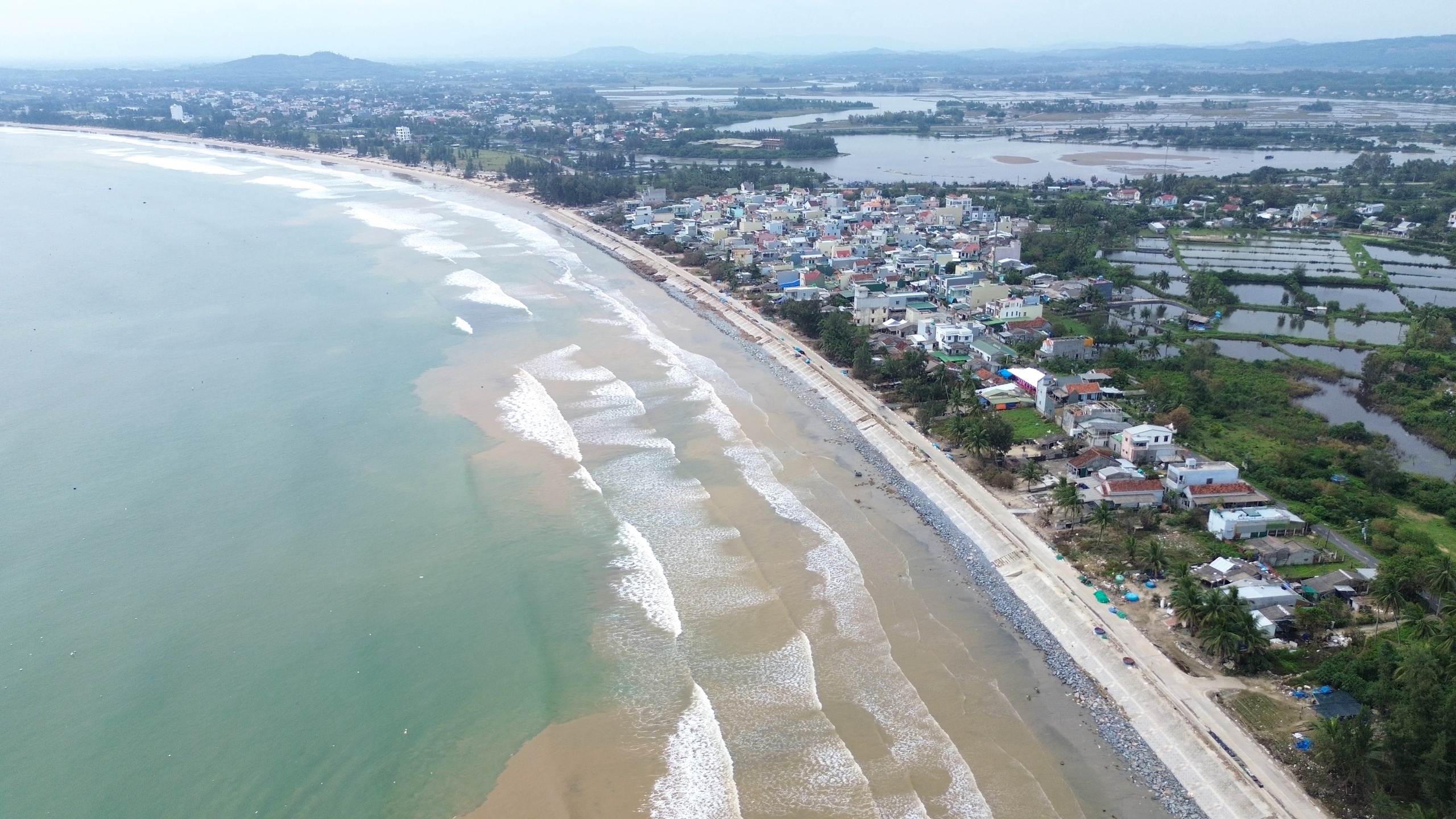 K&egrave; biển gi&uacute;p người d&acirc;n Quảng Ng&atilde;i chống chọi với những con s&oacute;ng dữ- Ảnh 18.