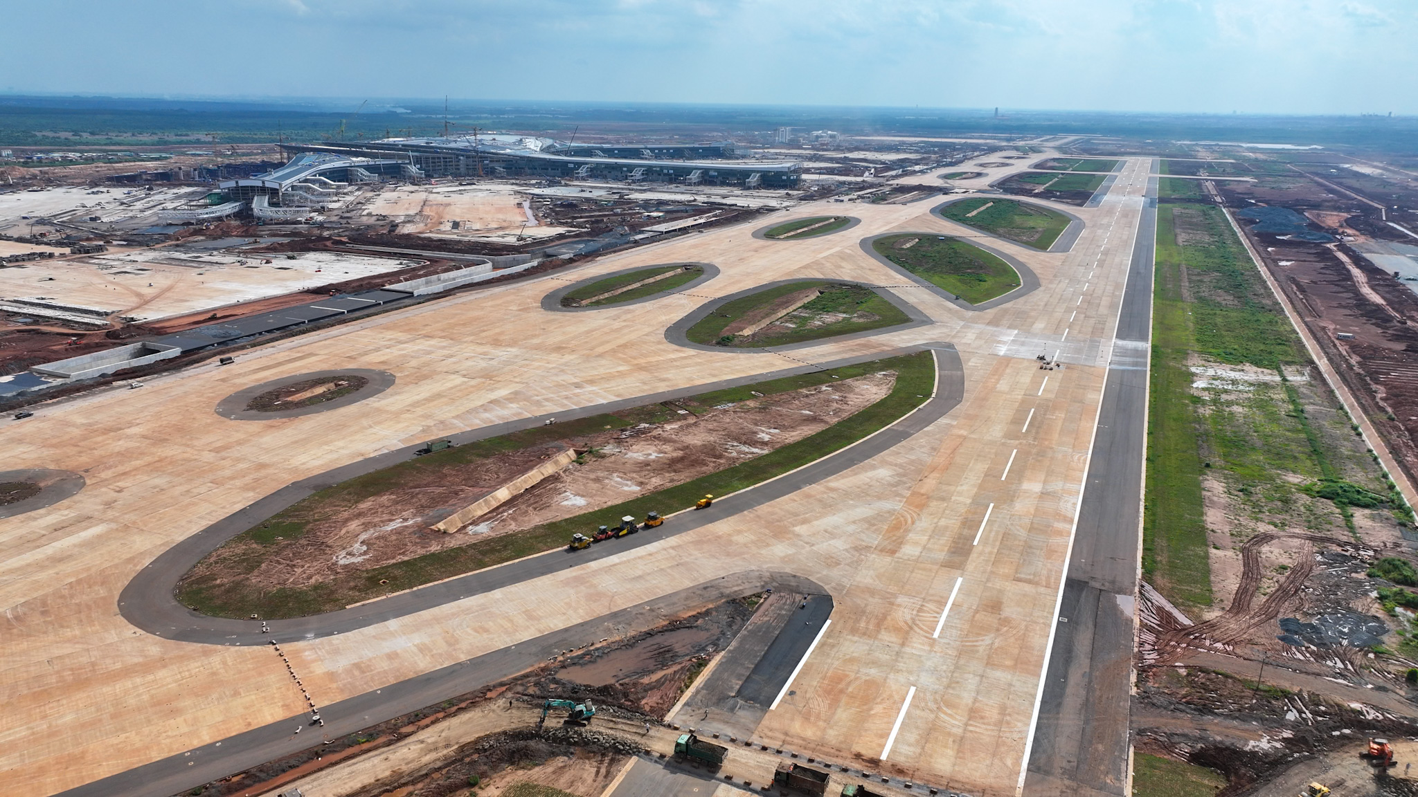 Xây dựng 5 trụ cột chiến lược phát triển hàng không Việt Nam- Ảnh 1. Xây dựng 5 trụ cột chiến lược phát triển hàng không Việt Nam- Ảnh 1.