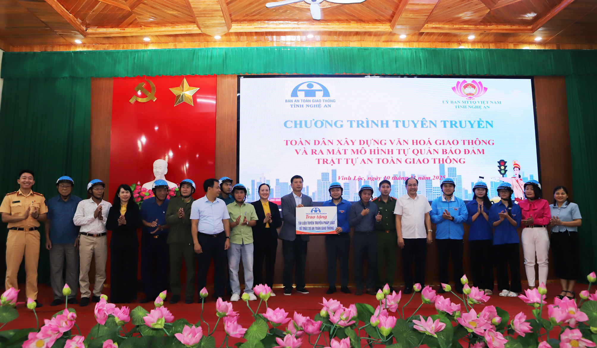 Nghệ An: Tai nạn giao th&ocirc;ng giảm s&acirc;u cả 3 ti&ecirc;u ch&iacute; nhờ m&ocirc; h&igrave;nh người d&acirc;n tự quản- Ảnh 6.