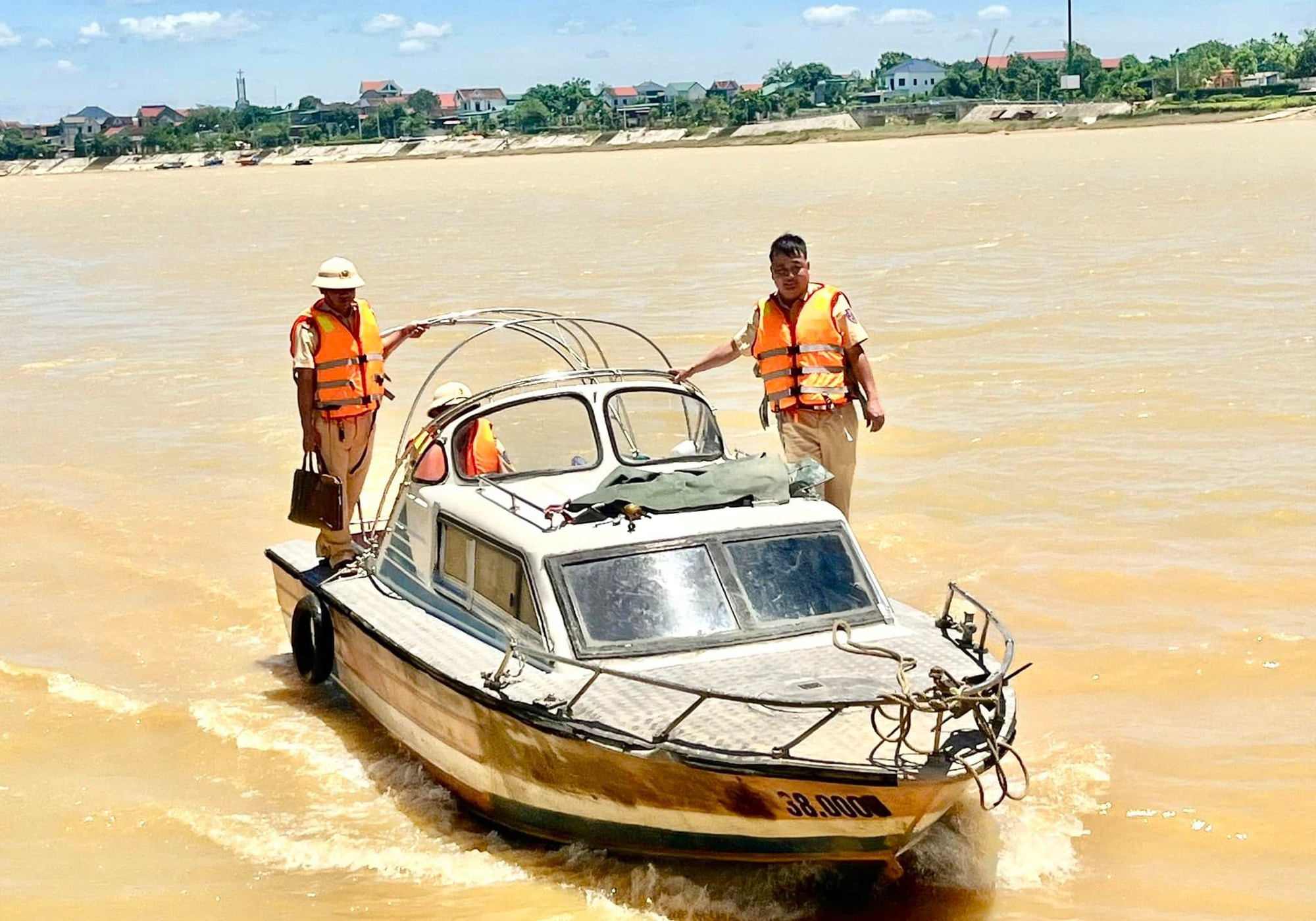 H&agrave; Tĩnh: Bảo đảm giao th&ocirc;ng đường thủy nội địa an to&agrave;n trong m&ugrave;a mưa b&atilde;o- Ảnh 1.