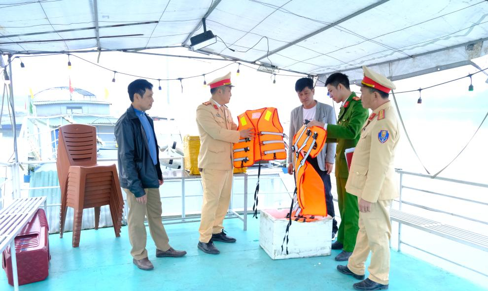 H&agrave; Tĩnh: Bảo đảm giao th&ocirc;ng đường thủy nội địa an to&agrave;n trong m&ugrave;a mưa b&atilde;o- Ảnh 2.