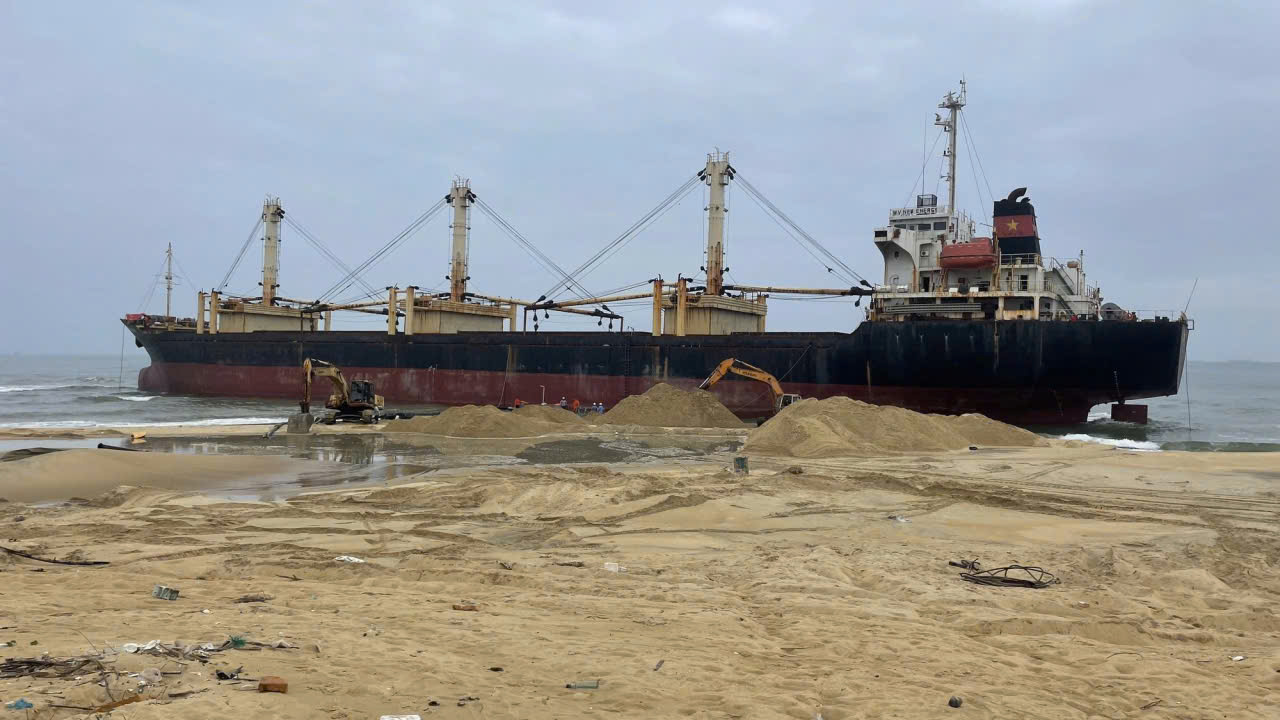 V&igrave; sao t&agrave;u h&agrave;ng ngh&igrave;n tấn thường mắc cạn ở cảng Dung Quất?- Ảnh 2.