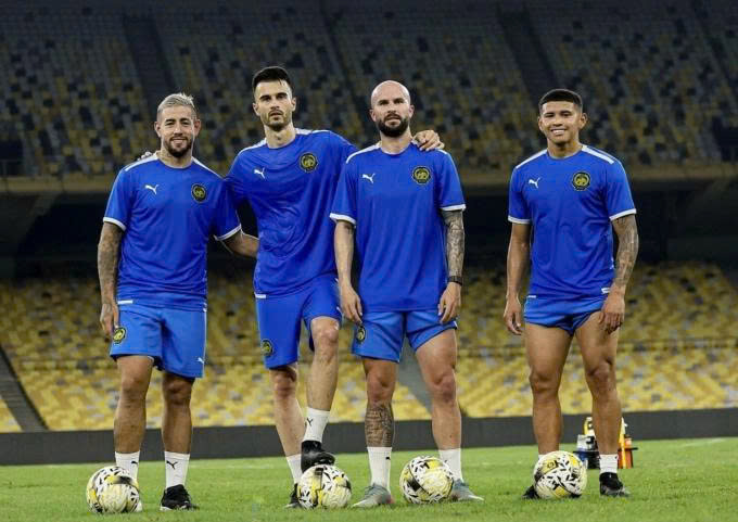 7 cầu thủ nhập tịch Malaysia bị treo giò có khả năng sẽ kiện FAM- Ảnh 2. 7 cầu thủ nhập tịch Malaysia bị treo giò có khả năng sẽ kiện FAM- Ảnh 2.