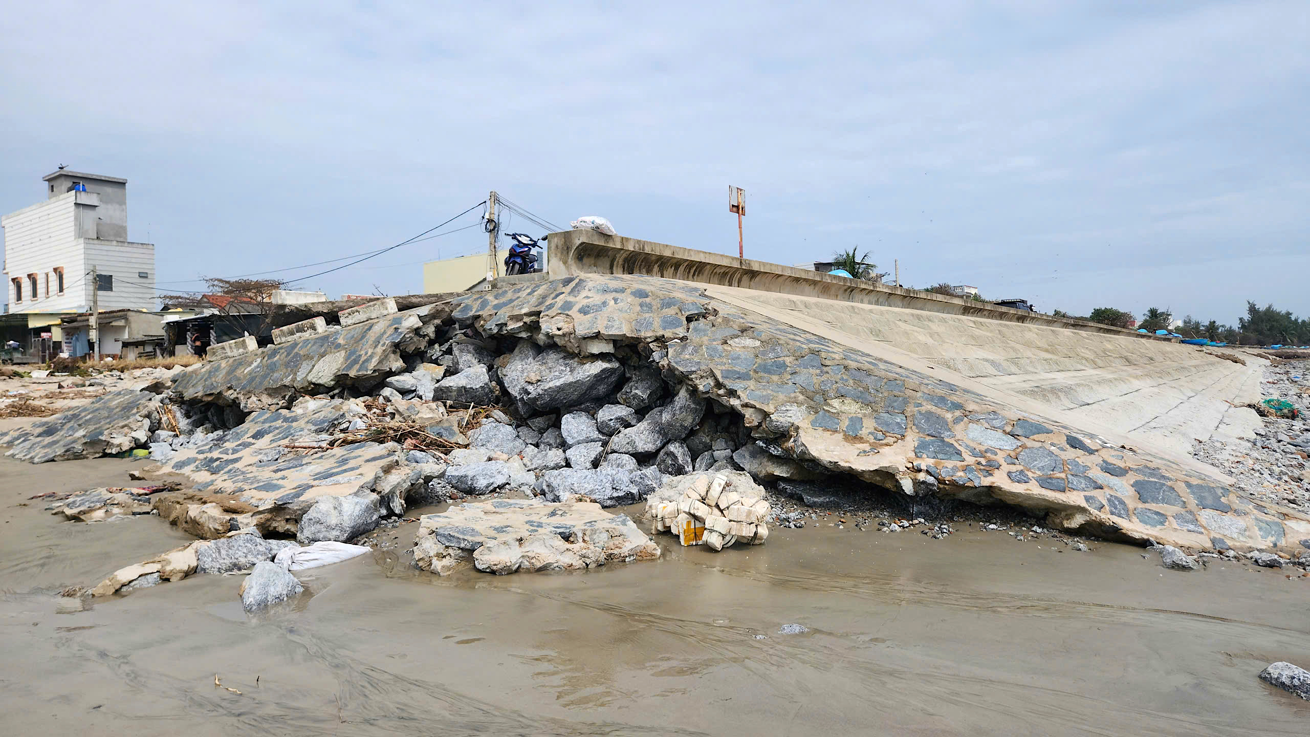 K&egrave; biển gi&uacute;p người d&acirc;n Quảng Ng&atilde;i chống chọi với những con s&oacute;ng dữ- Ảnh 7.