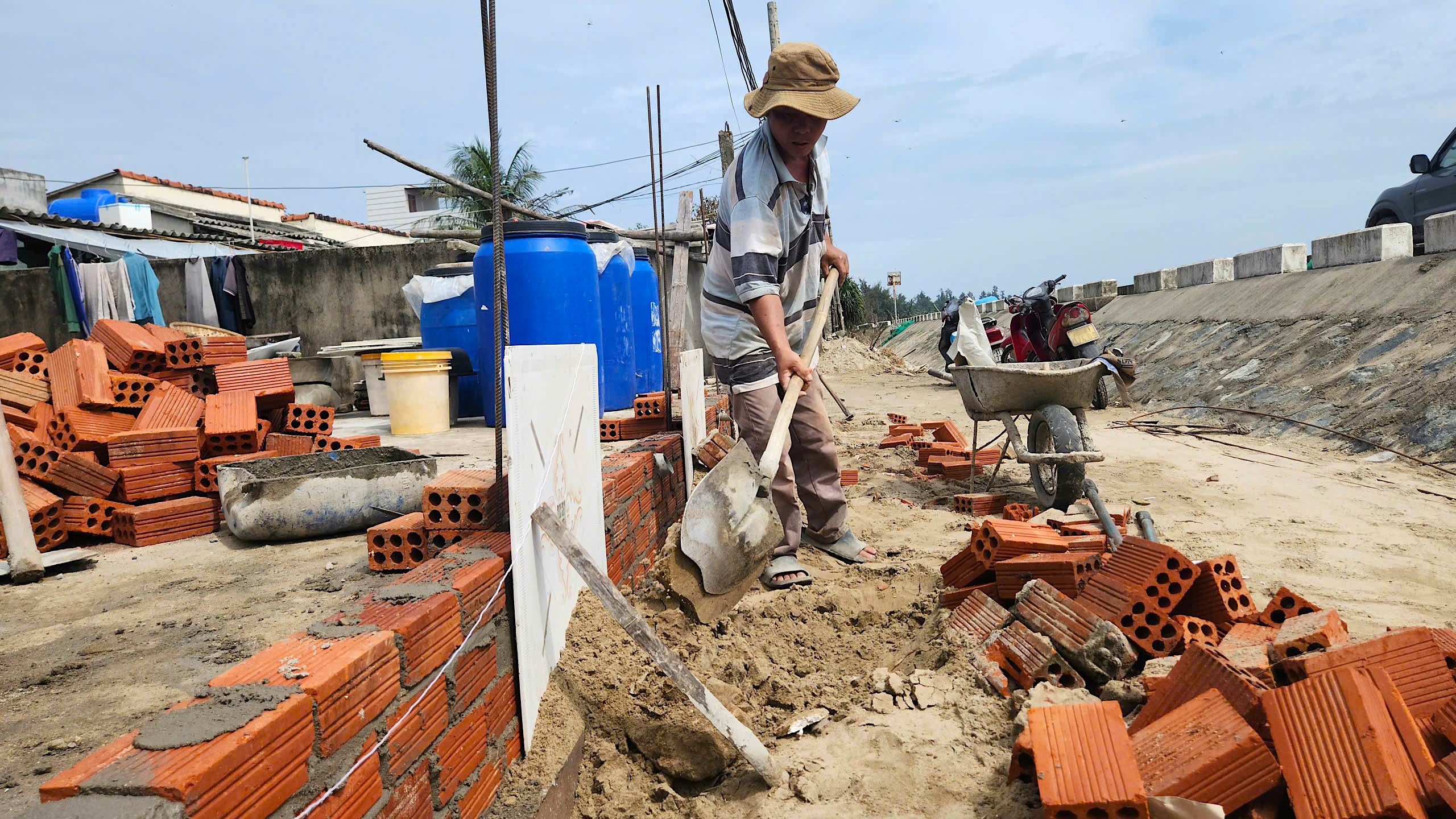 K&egrave; biển gi&uacute;p người d&acirc;n Quảng Ng&atilde;i chống chọi với những con s&oacute;ng dữ- Ảnh 5.