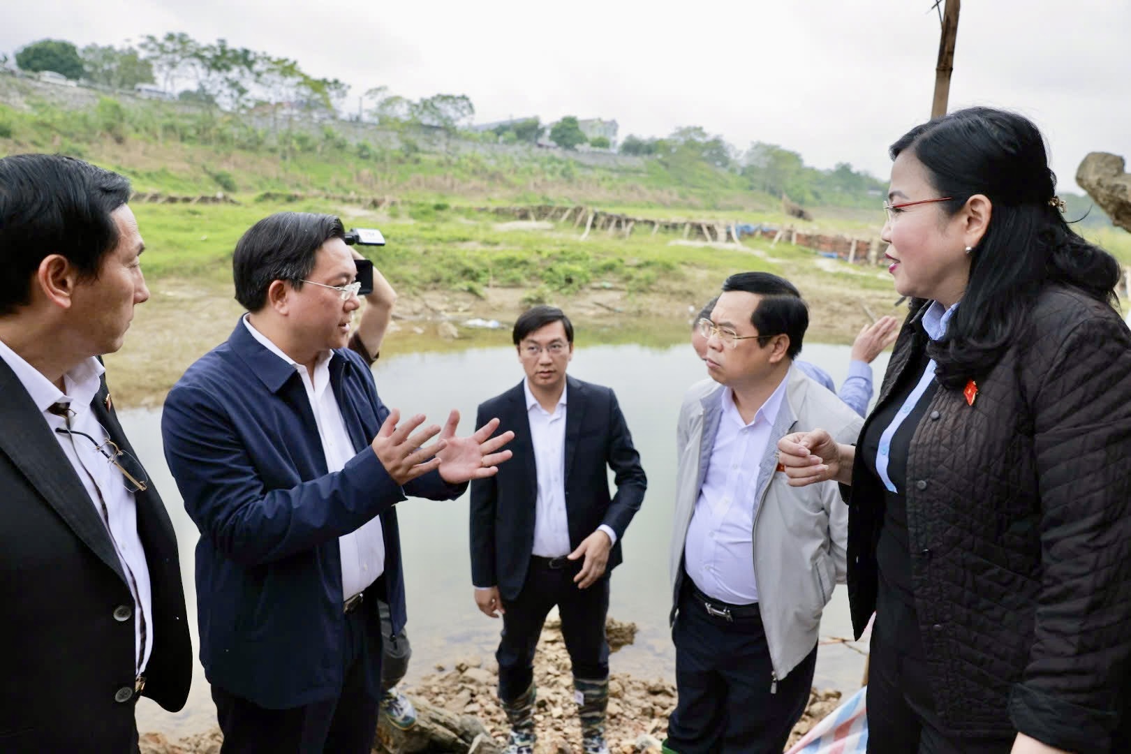 Ph&uacute; Thọ: Đo&agrave;n c&ocirc;ng t&aacute;c của Quốc hội khảo s&aacute;t thực tế sự cố cầu S&ocirc;ng L&ocirc;- Ảnh 1.