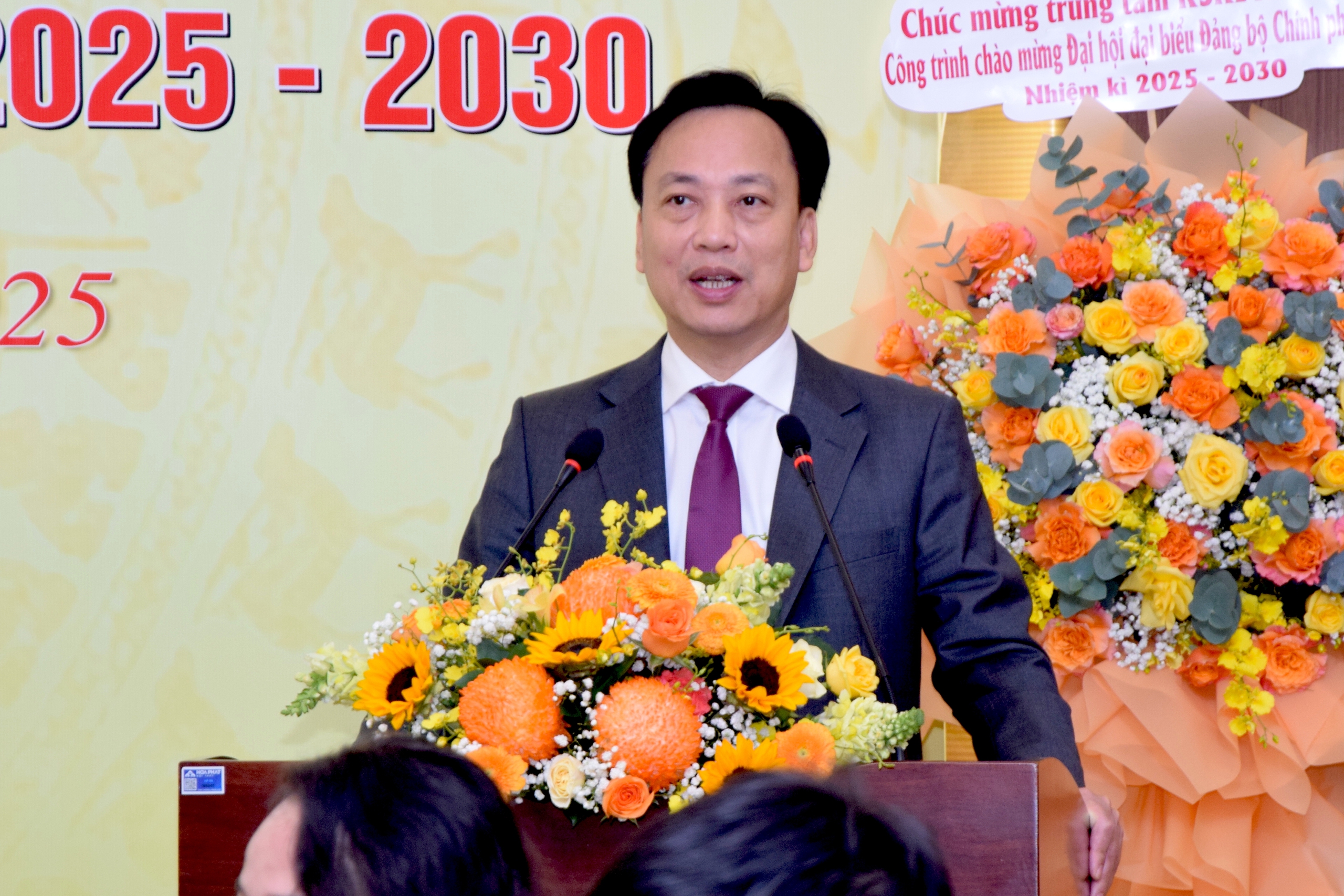 Gắn biển c&ocirc;ng tr&igrave;nh ng&agrave;nh X&acirc;y dựng ch&agrave;o mừng Đại hội Đảng bộ Ch&iacute;nh phủ lần thứ I- Ảnh 5.