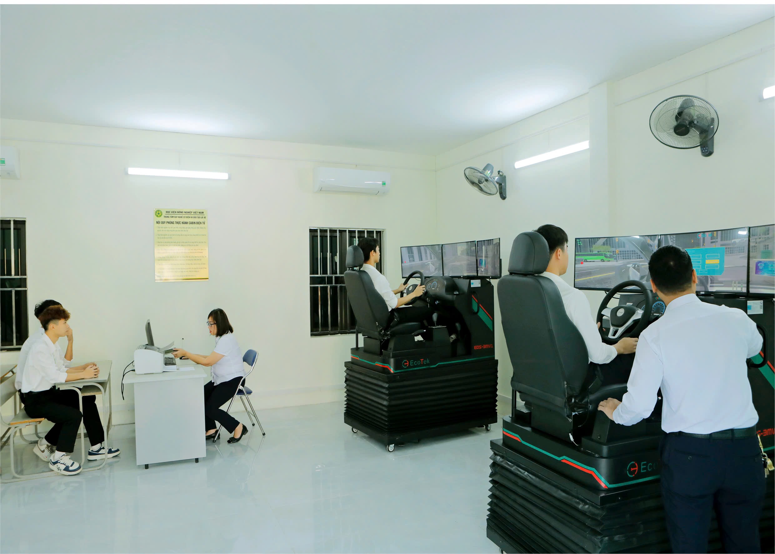 Nhiều chuyển biến t&iacute;ch cực tại c&aacute;c trung t&acirc;m đ&agrave;o tạo l&aacute;i xe- Ảnh 4.