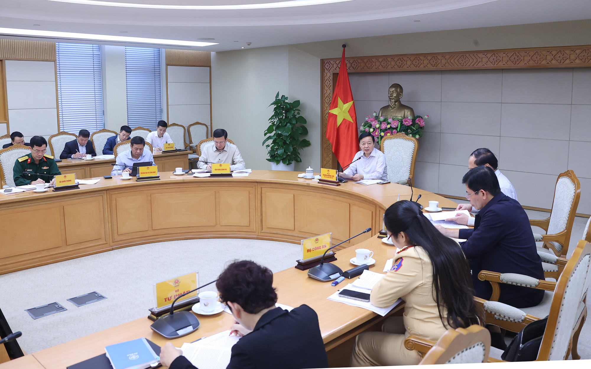 Thống nhất, đồng bộ, c&oacute; phương &aacute;n hỗ trợ ph&ugrave; hợp lộ tr&igrave;nh &aacute;p dụng quy chuẩn kh&iacute; thải &ocirc; t&ocirc;- Ảnh 2.