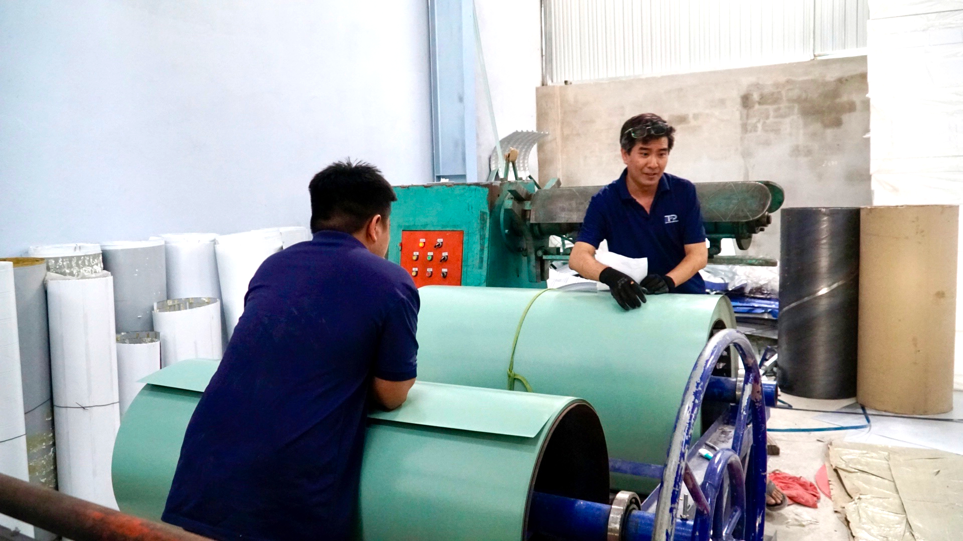 Gia Lai: Nhu cầu mua t&ocirc;n tăng mạnh sau b&atilde;o, thị trường vật liệu được kiểm so&aacute;t chặt- Ảnh 3.