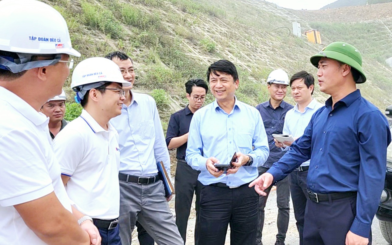 Thứ trưởng Nguyễn Việt Hùng: Kiểm soát tiến độ từng ngày, đưa cao tốc qua Gia Lai về đích- Ảnh 4. Thứ trưởng Nguyễn Việt Hùng: Nỗ lực đưa cao tốc Quảng Ngãi - Hoài Nhơn về đích đúng hẹn