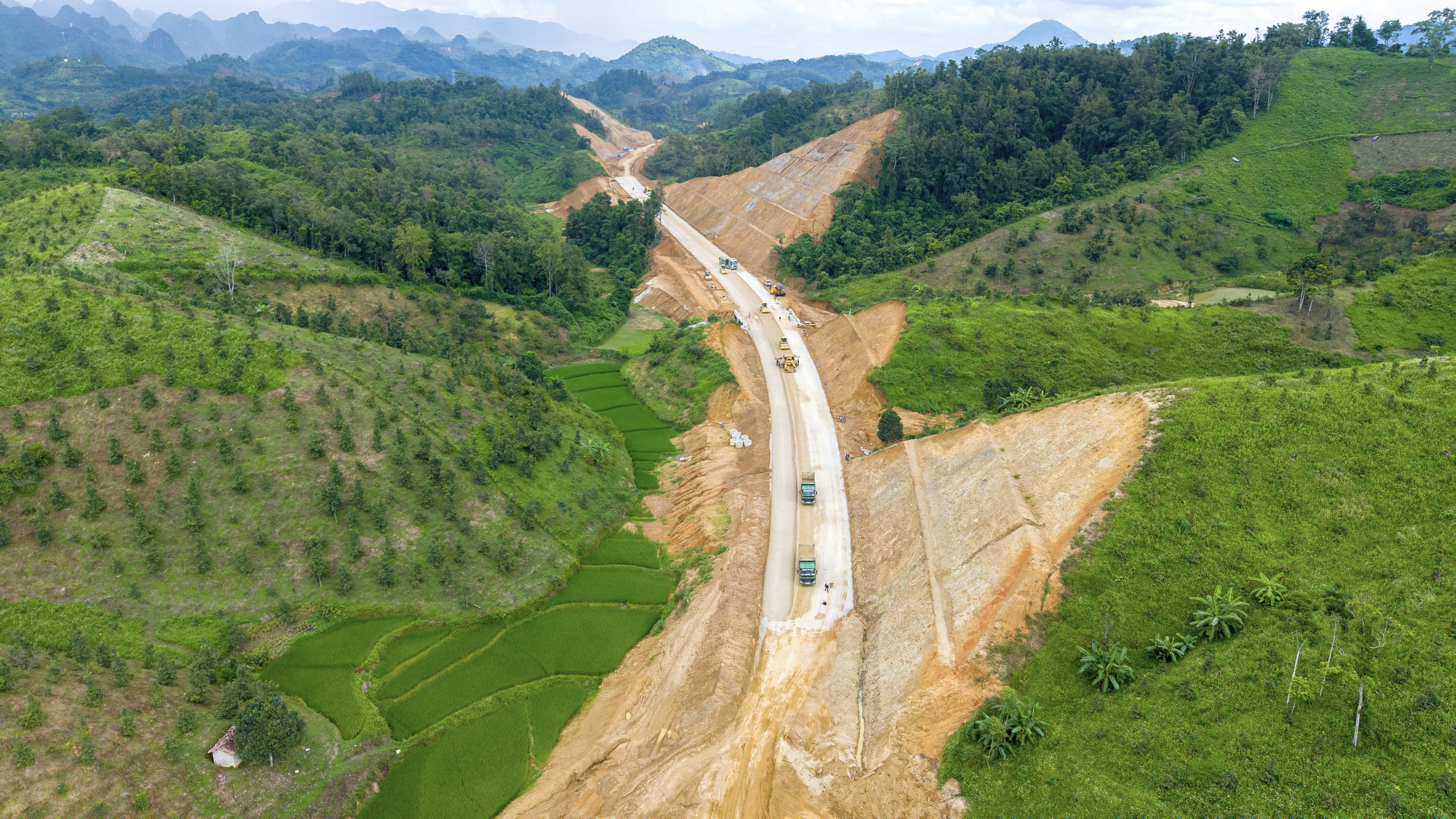Lợi nhuận bứt ph&aacute;, HHV tăng tốc đầu tư loạt si&ecirc;u dự &aacute;n hạ tầng quốc gia- Ảnh 3.