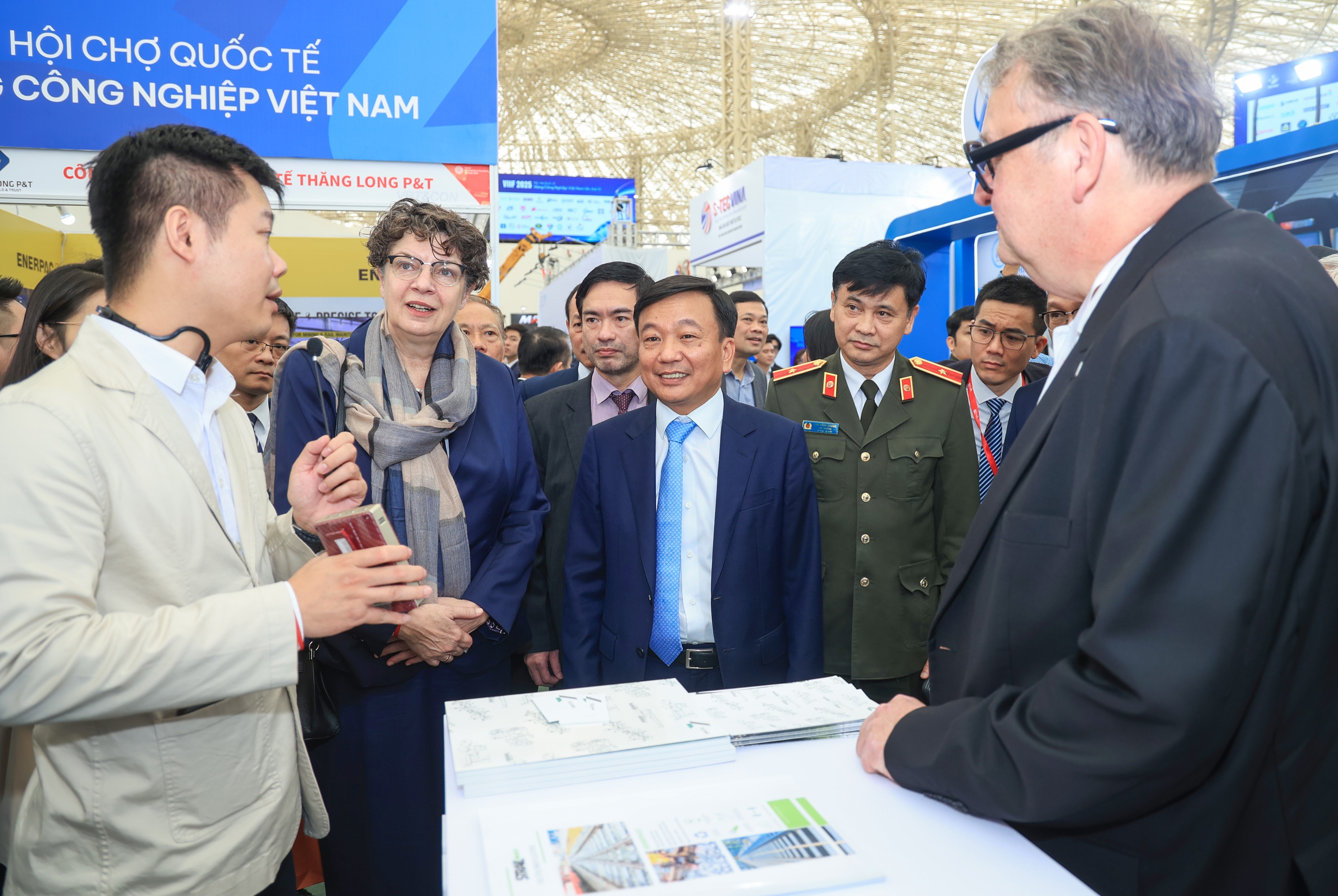 Khai mạc triển l&atilde;m v&agrave; hội nghị quốc tế đường sắt VRT & CONS 2025- Ảnh 1.